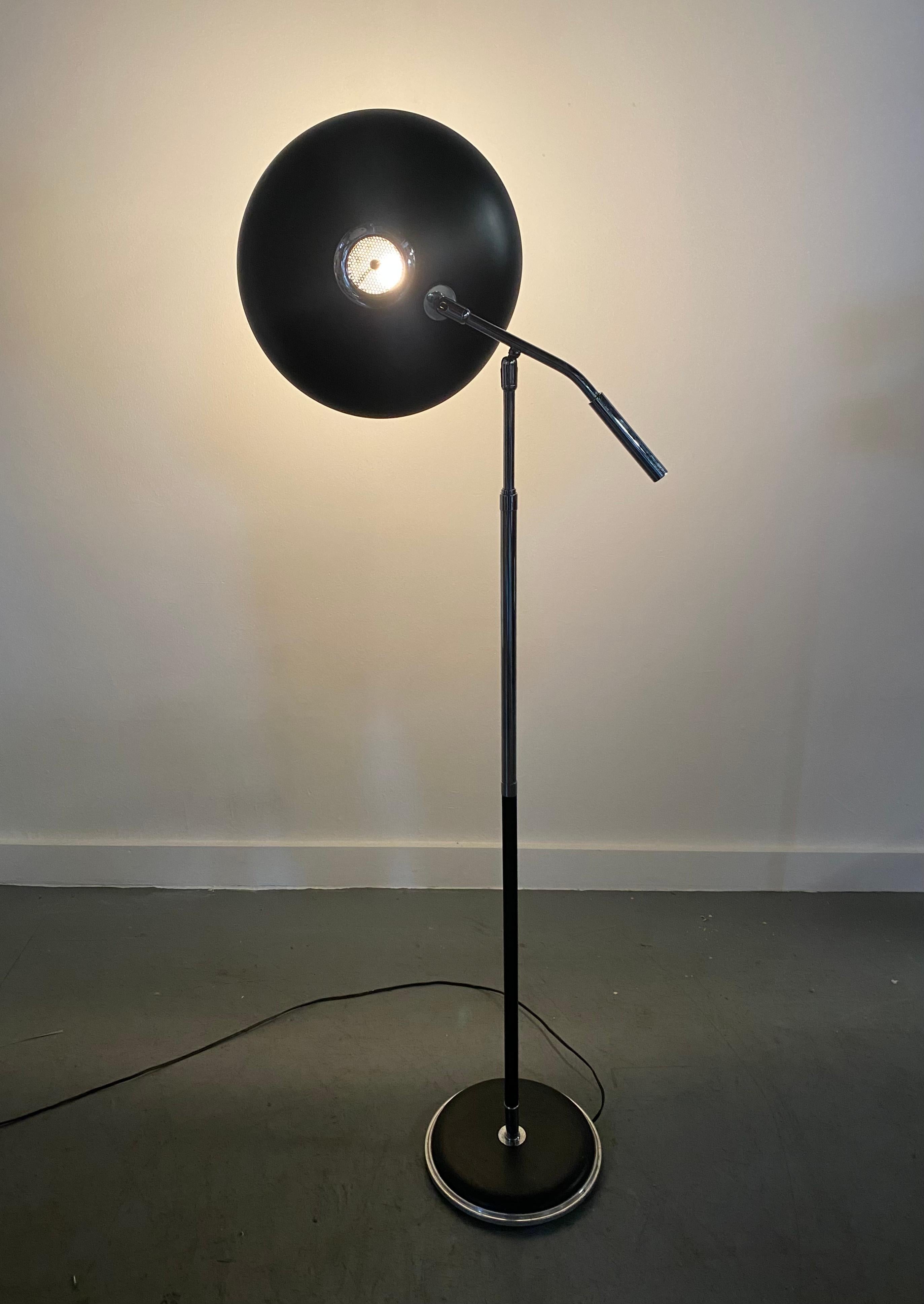 This is one classic reading floor lamp by Gerald Thurston for Lightolier 1950s. Also called the “Saucer“ floor lamp because of its shade’s shape. Adjustable height from 46