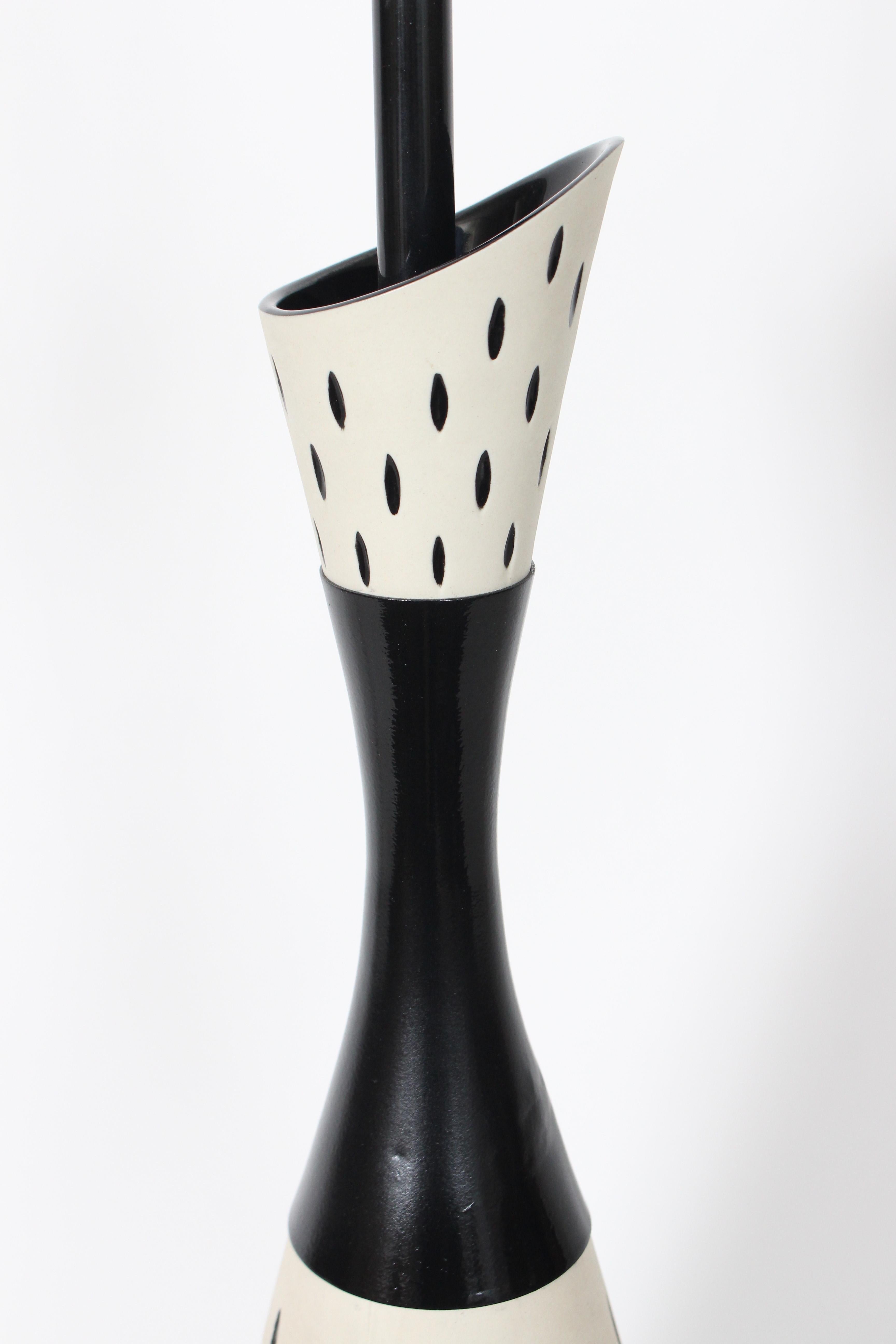 Gerald Thurston per Lightolier Lampada da tavolo in ceramica di Bisque ed Eliptical Black Gloss in vendita 5