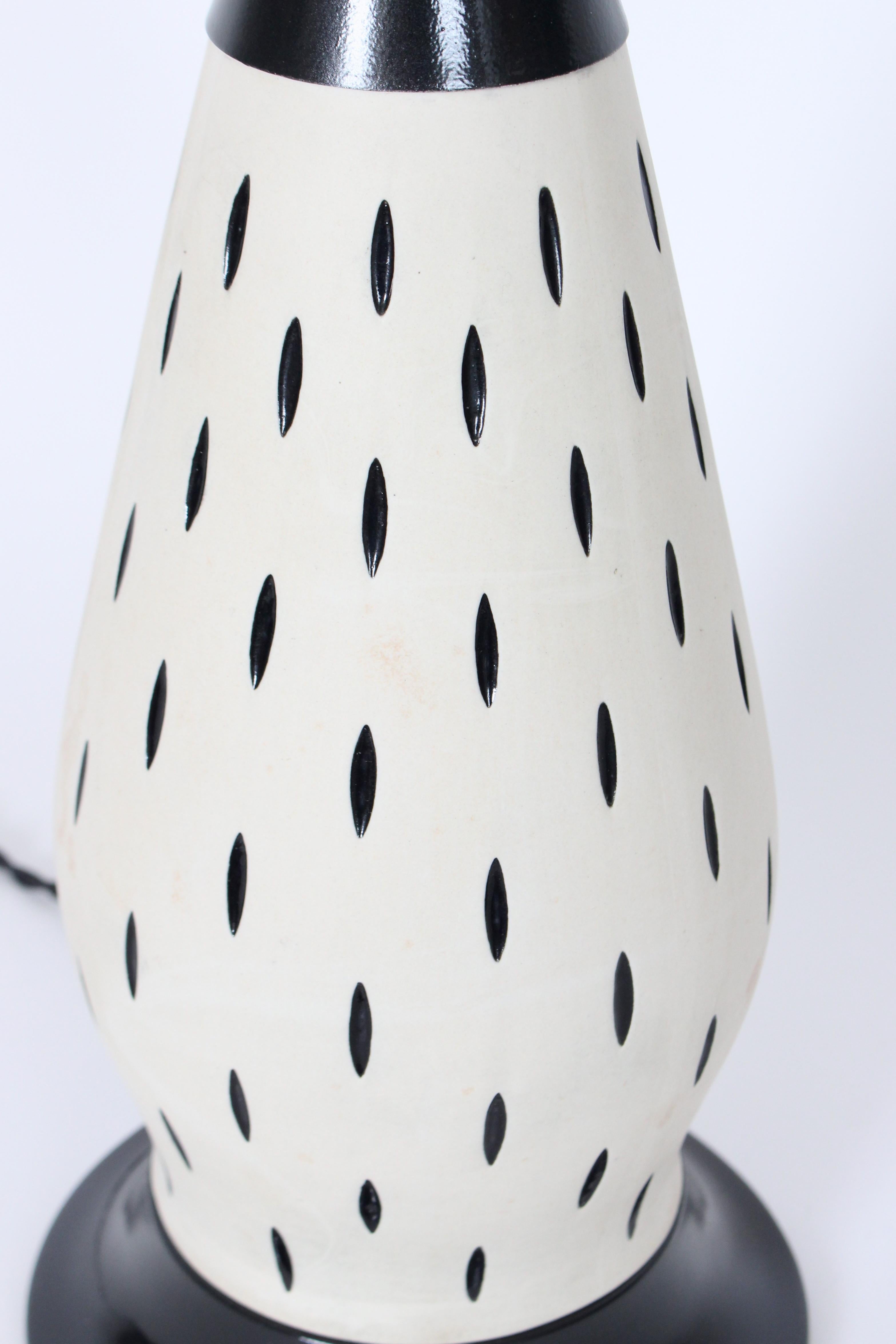 Gerald Thurston per Lightolier Lampada da tavolo in ceramica di Bisque ed Eliptical Black Gloss in vendita 9