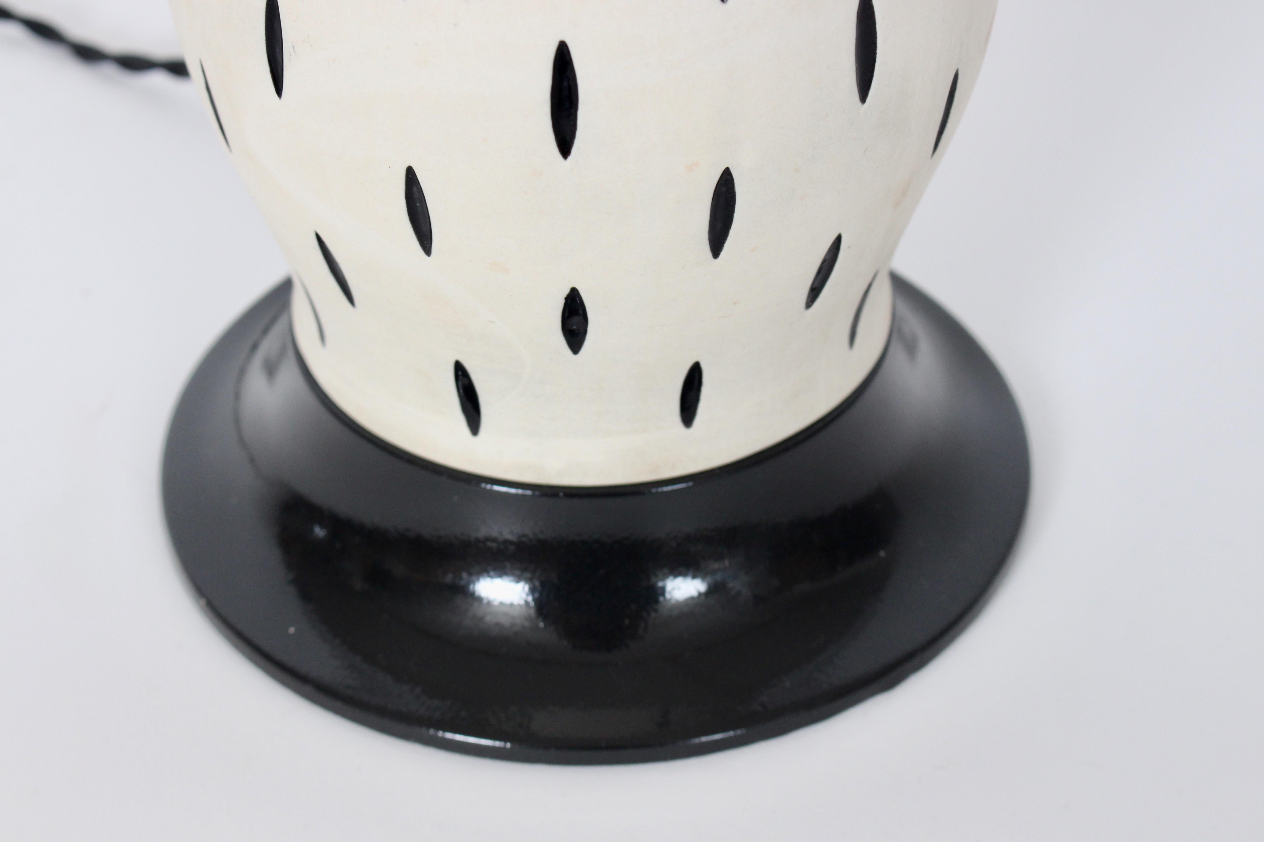 Gerald Thurston per Lightolier Lampada da tavolo in ceramica di Bisque ed Eliptical Black Gloss in vendita 10