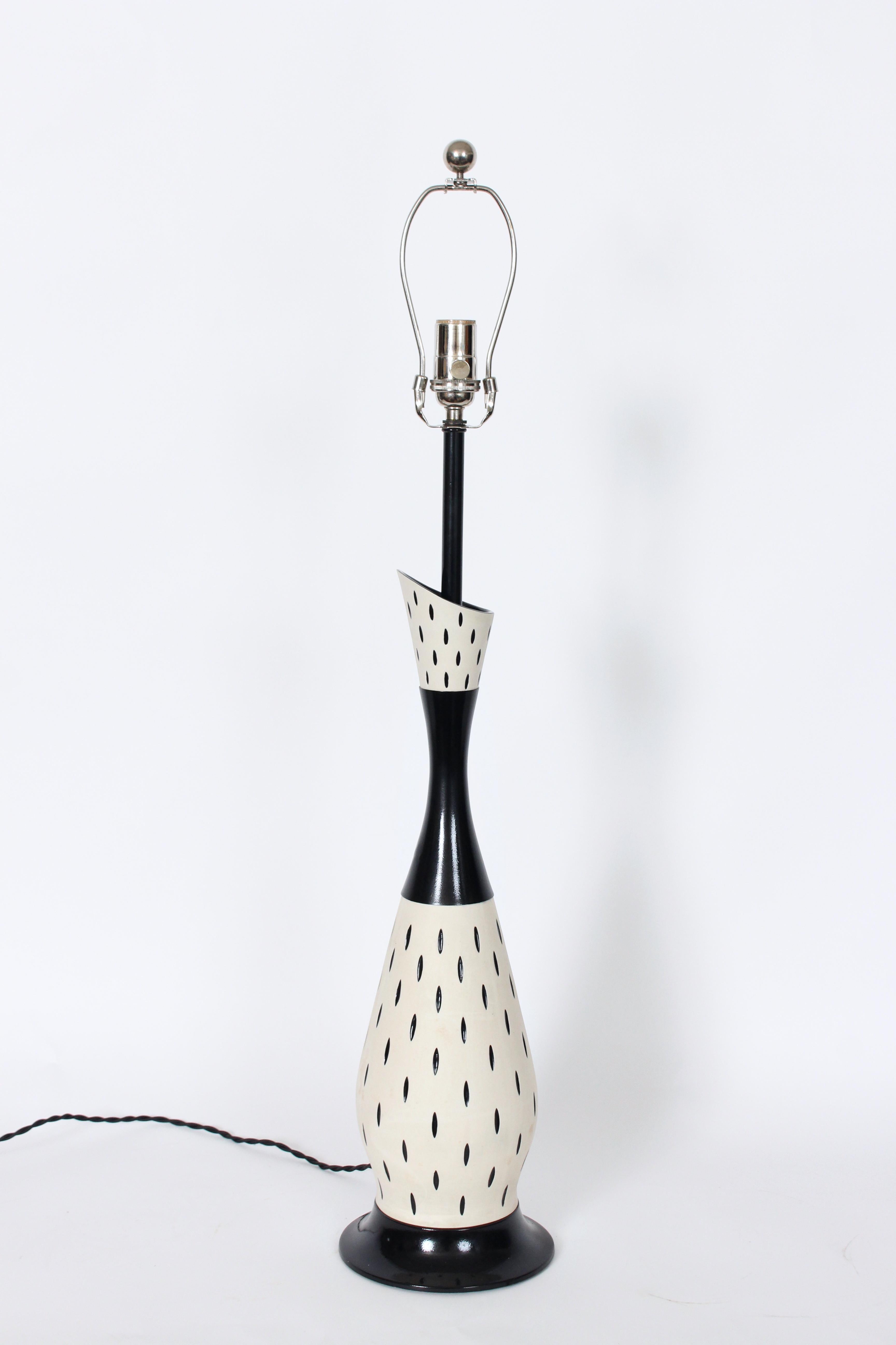 Metà XX secolo Gerald Thurston per Lightolier Lampada da tavolo in ceramica di Bisque ed Eliptical Black Gloss in vendita