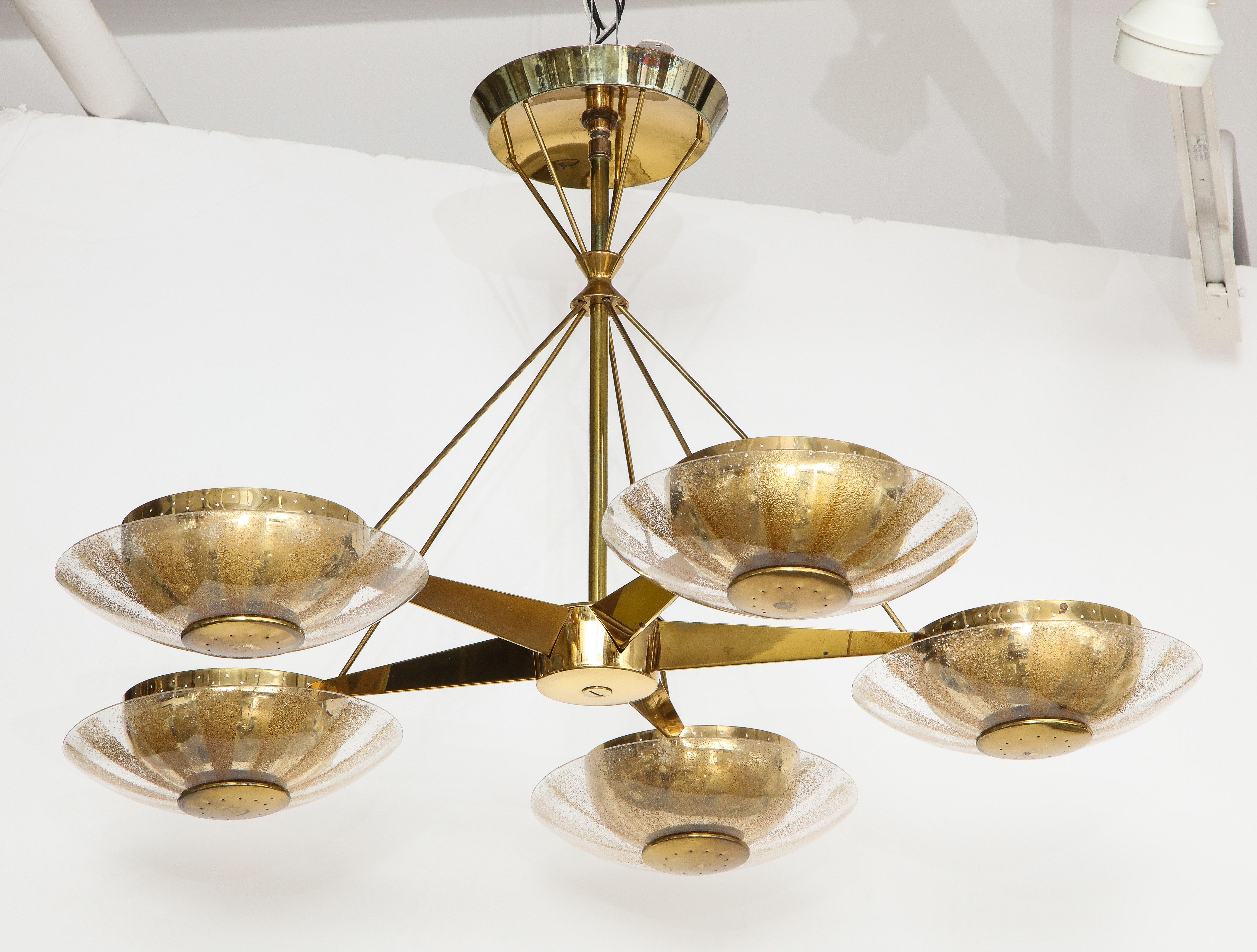 Stunning 1950s Gerald Thurston designed for Lightolier brass and glass 5-arm chandelier, in vintage original condition with beautiful patina. Newly rewired and ready to use.