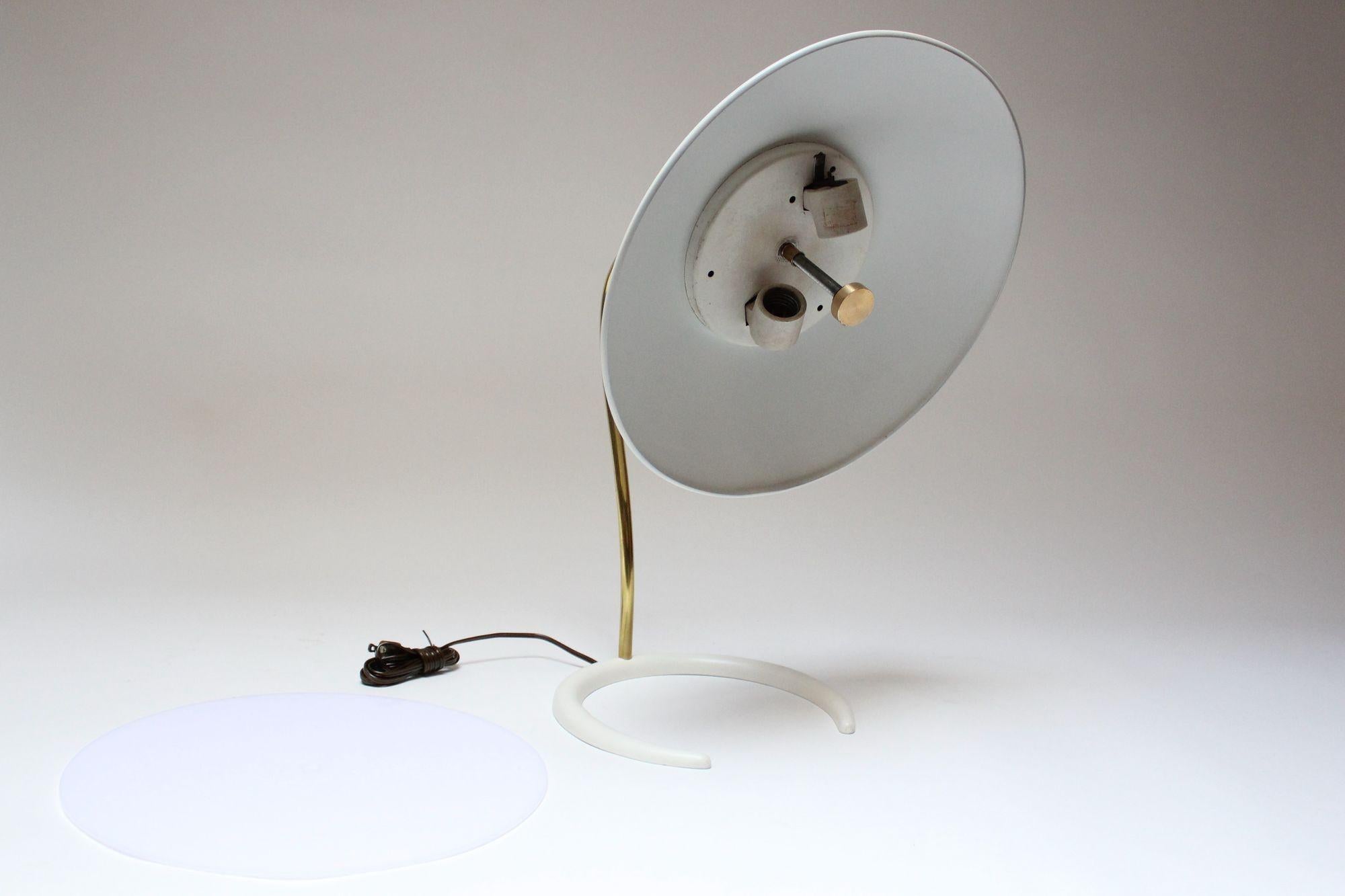 Mid-Century Modern Gerald Thurston for Lightolier Brass and Metal Table Lamp with Crescent Base