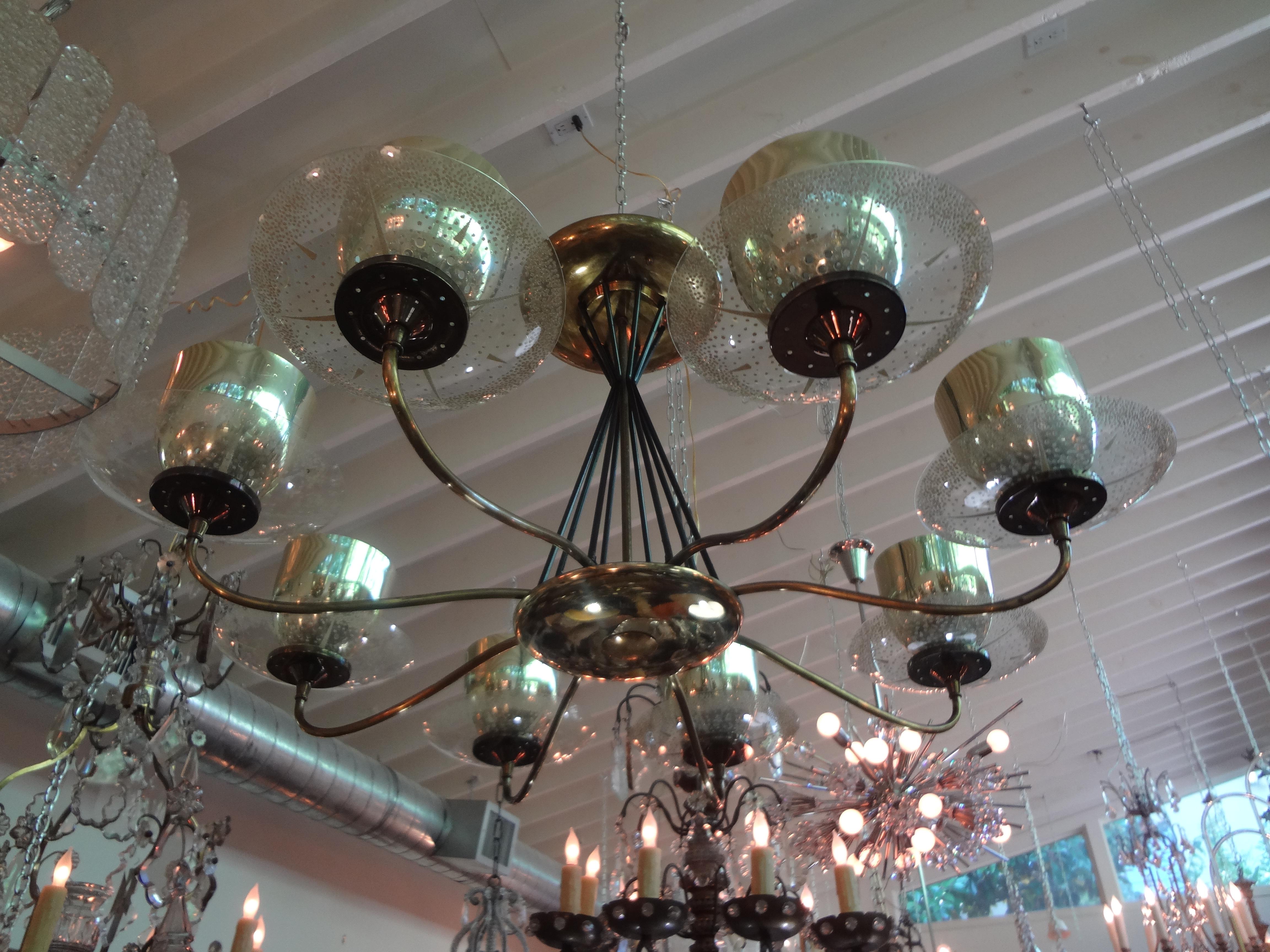 Large Gerald Thurston for Lightolier brass, Iron and glass chandelier.
Rare large Mid-Century Modern chandelier by Gerald Thurston for Lightolier. This stunning modernist chandelier is comprised of a brass and iron frame, large glass bobeches and