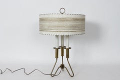 Gerald Thurston per Lightolier Lampada da tavolo a triplo candeliere in stile ottone e bianco