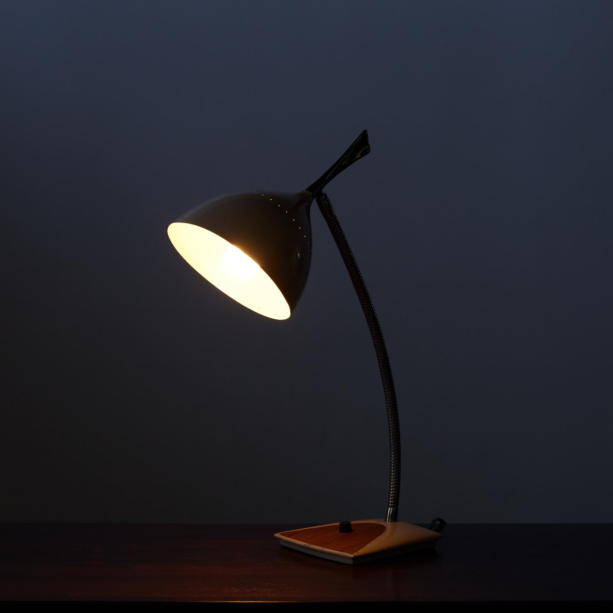 Metal Laurel Desk Lamp For Sale