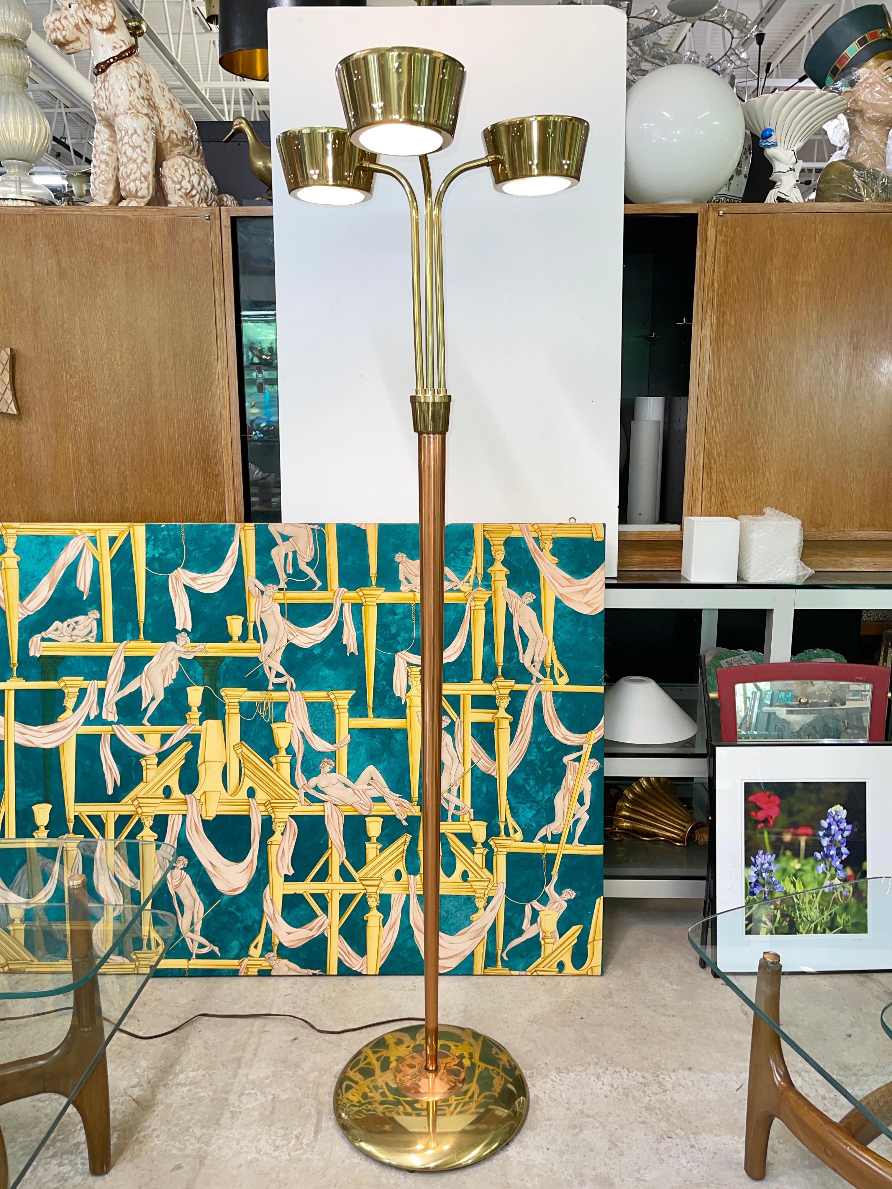 Gerald Thurston for Lightolier Floor Lamp In Good Condition For Sale In Hanover, MA