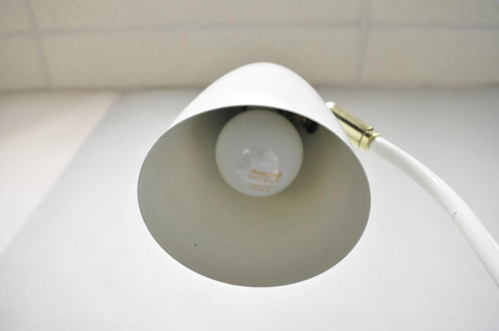 Gerald Thurston für Lightolier Moderne Stehleuchte aus weißem Metall aus der Jahrhundertwende im Angebot 5