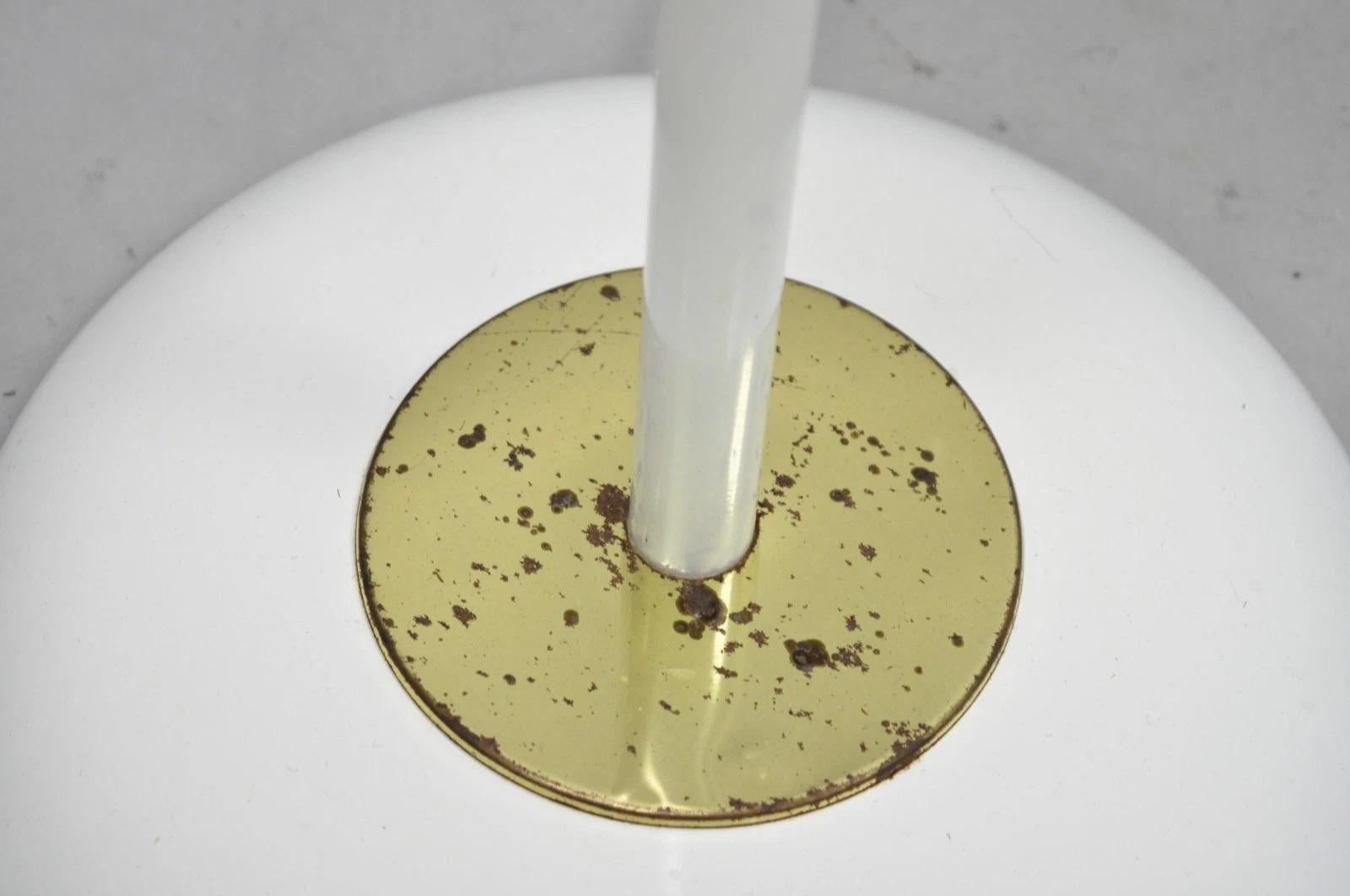 Gerald Thurston für Lightolier Moderne Stehleuchte aus weißem Metall aus der Jahrhundertwende im Angebot 7