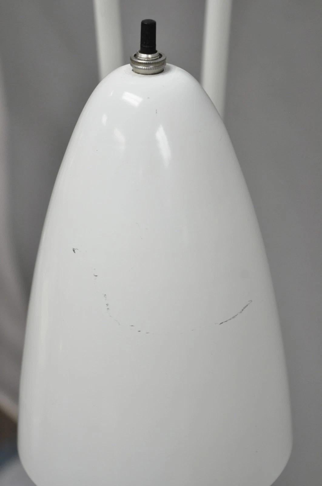 Gerald Thurston für Lightolier Moderne Stehleuchte aus weißem Metall aus der Jahrhundertwende im Angebot 4