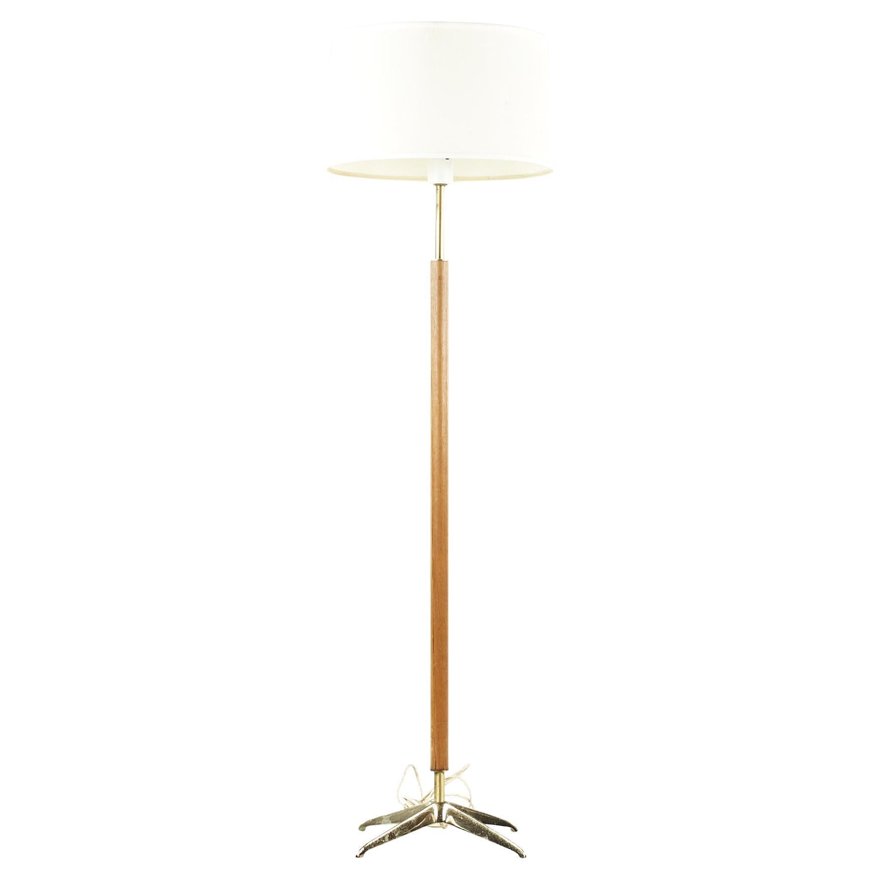 Gerald Thurston for Lightolier mid century walnut and brass floor lamp

This lamp measures: 15 wide x 15 deep x 54.5 inches high

This lamp is in Fair Vintage Condition with some separation of wood and brass patina

We take our photos in a