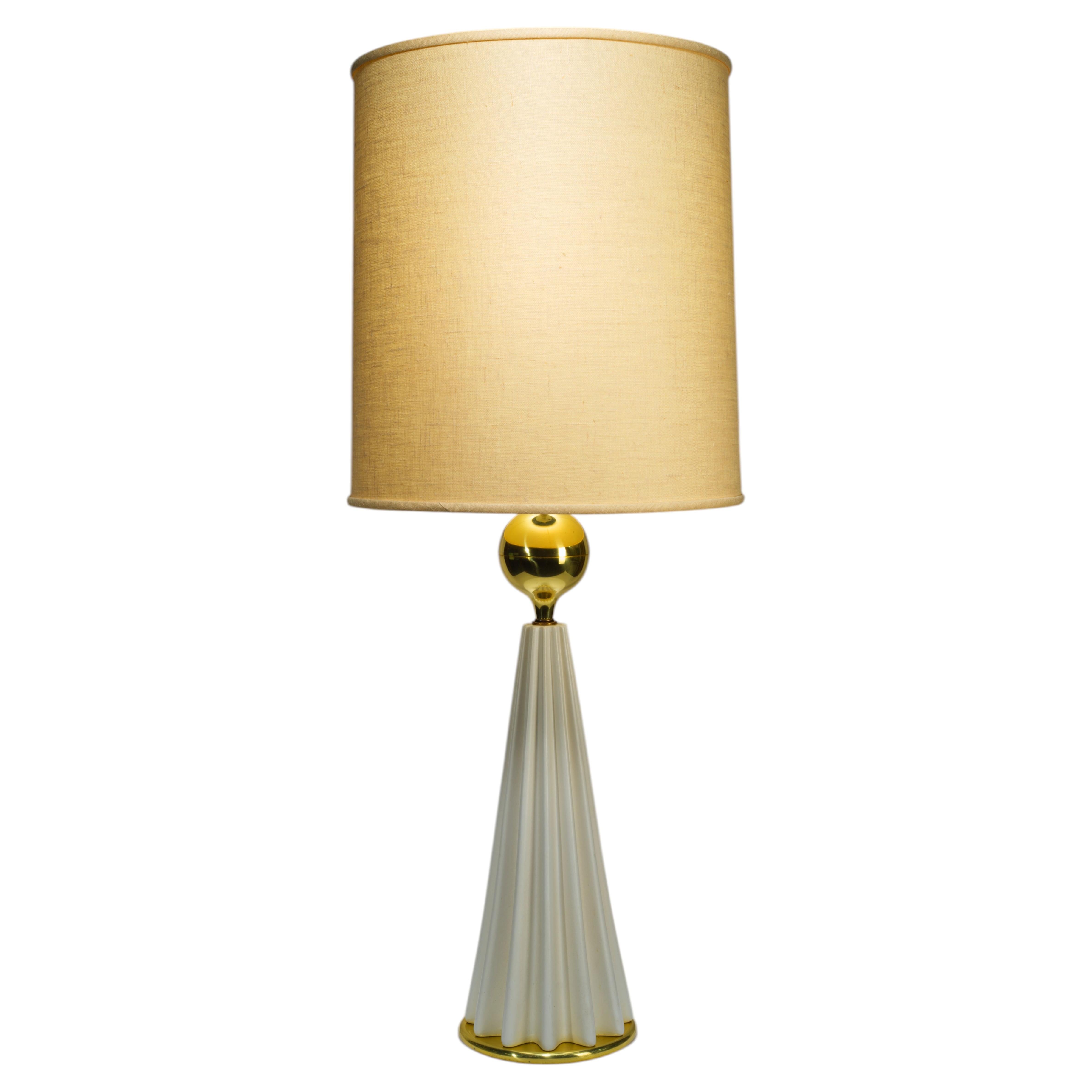 Gerald Thurston for Lightolier Sculptural Porcelain & Brass Sputnik Table Lamp For Sale