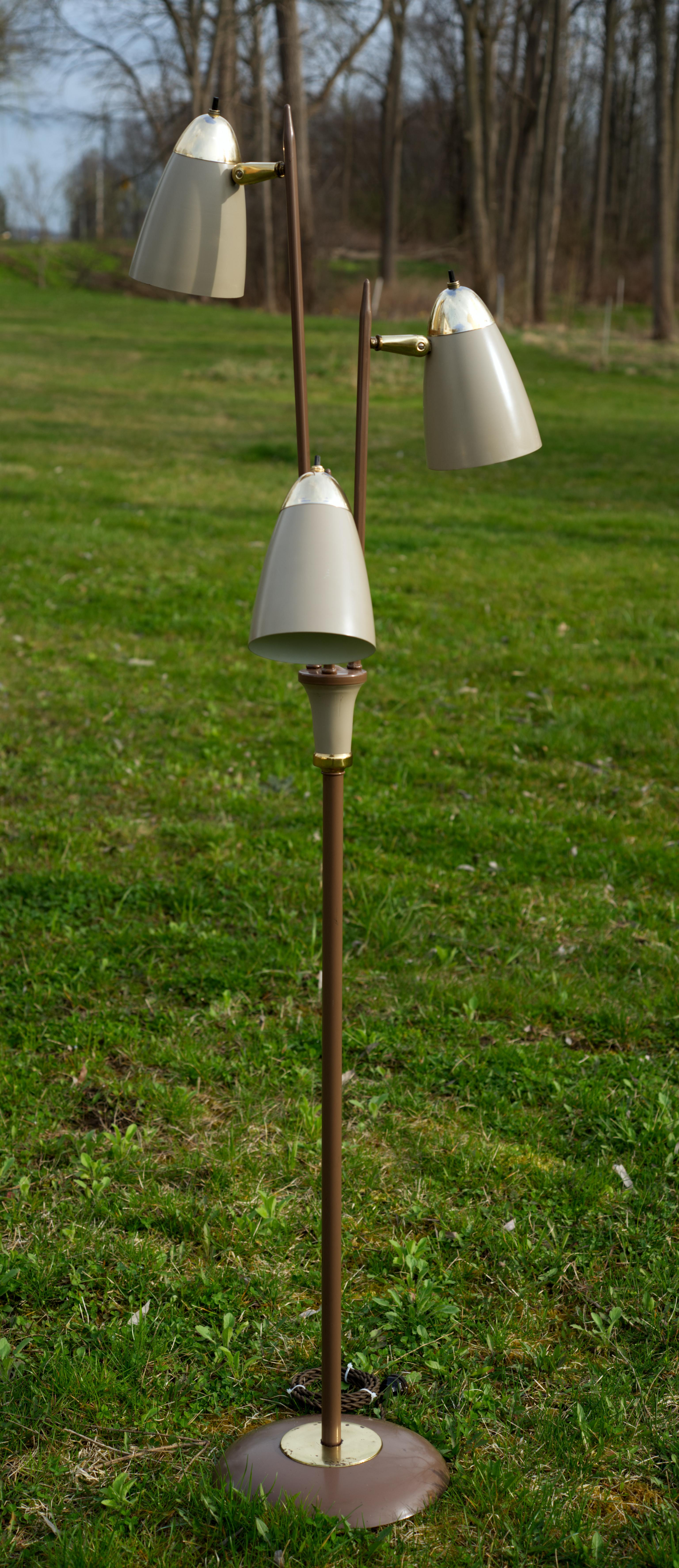  Gerald Thurston for Lightolier, Triennale Floor Lamp. 1960s  For Sale 5