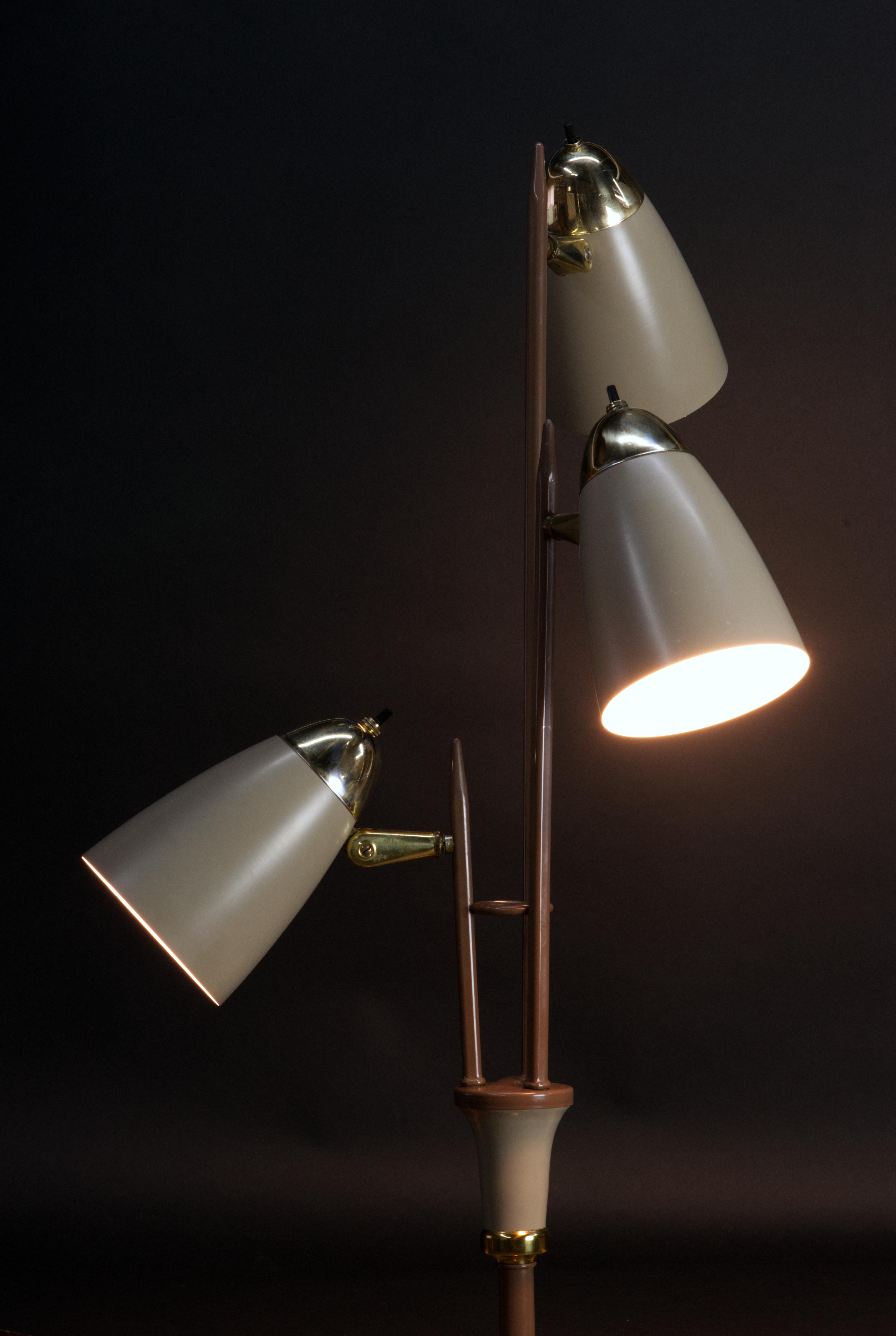  Gerald Thurston for Lightolier, Triennale Floor Lamp. 1960s  In Good Condition For Sale In Clifton Springs, NY
