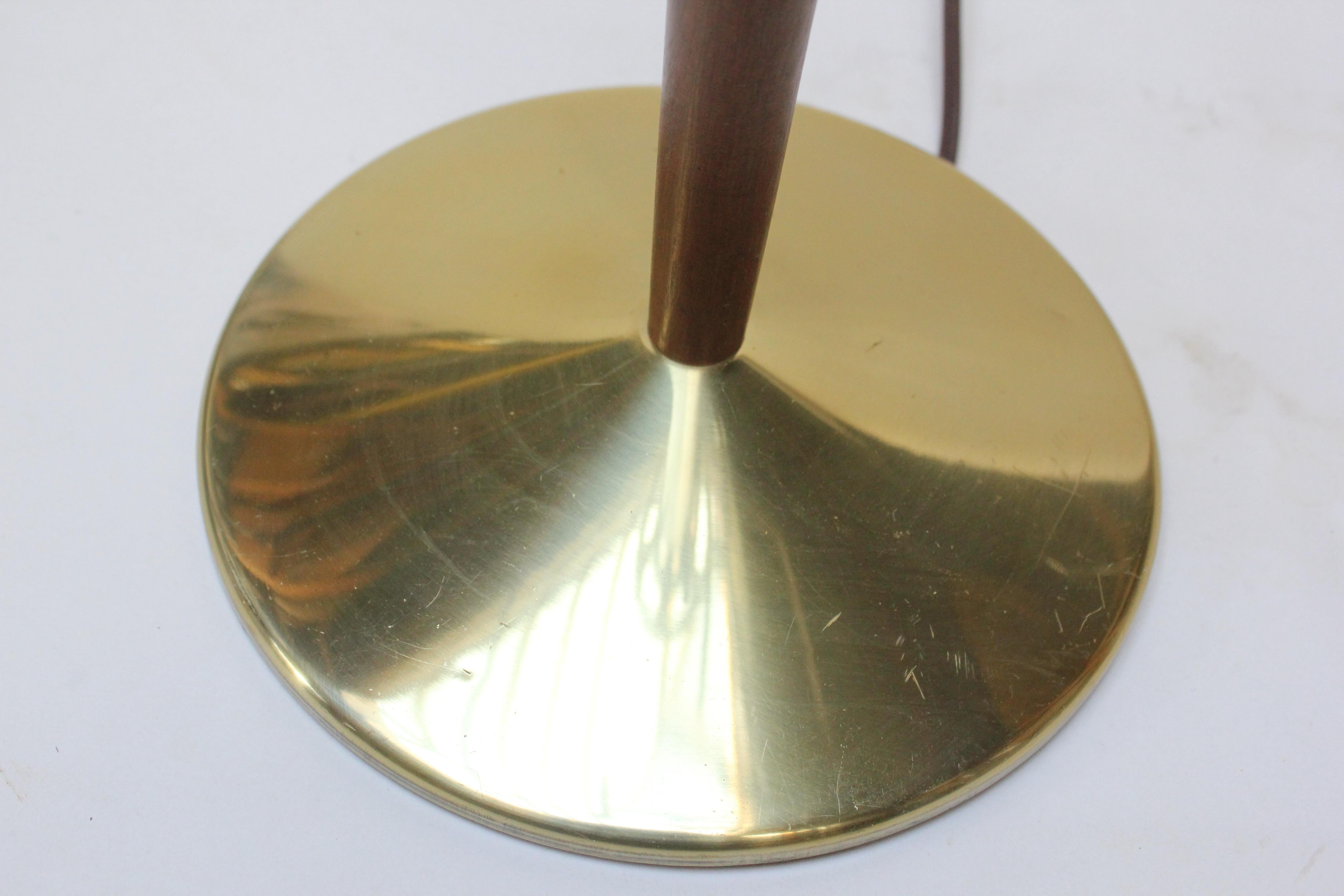 Gerald Thurston for Lightolier Walnut and Brass Table Lamp 8