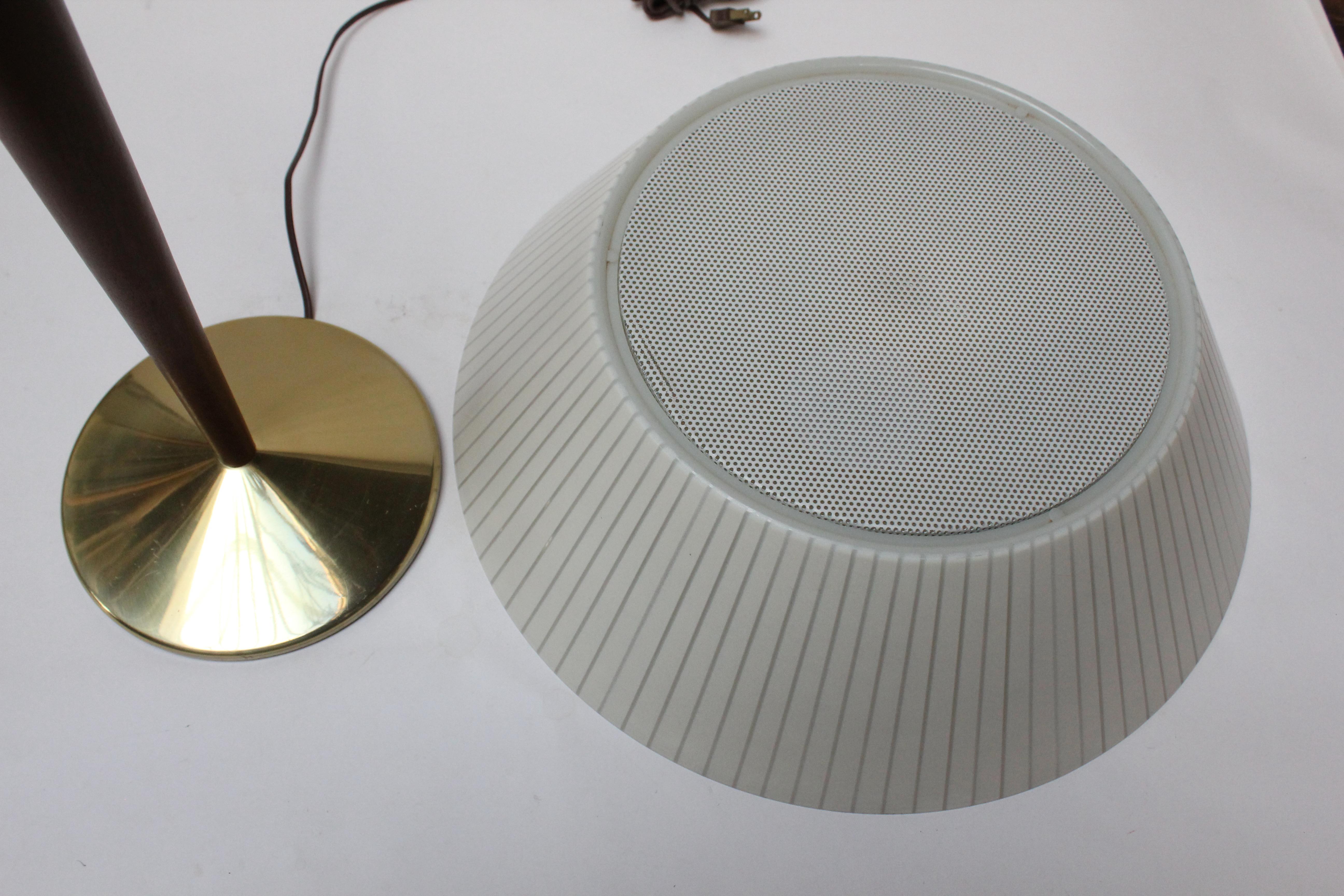 American Gerald Thurston for Lightolier Walnut and Brass Table Lamp