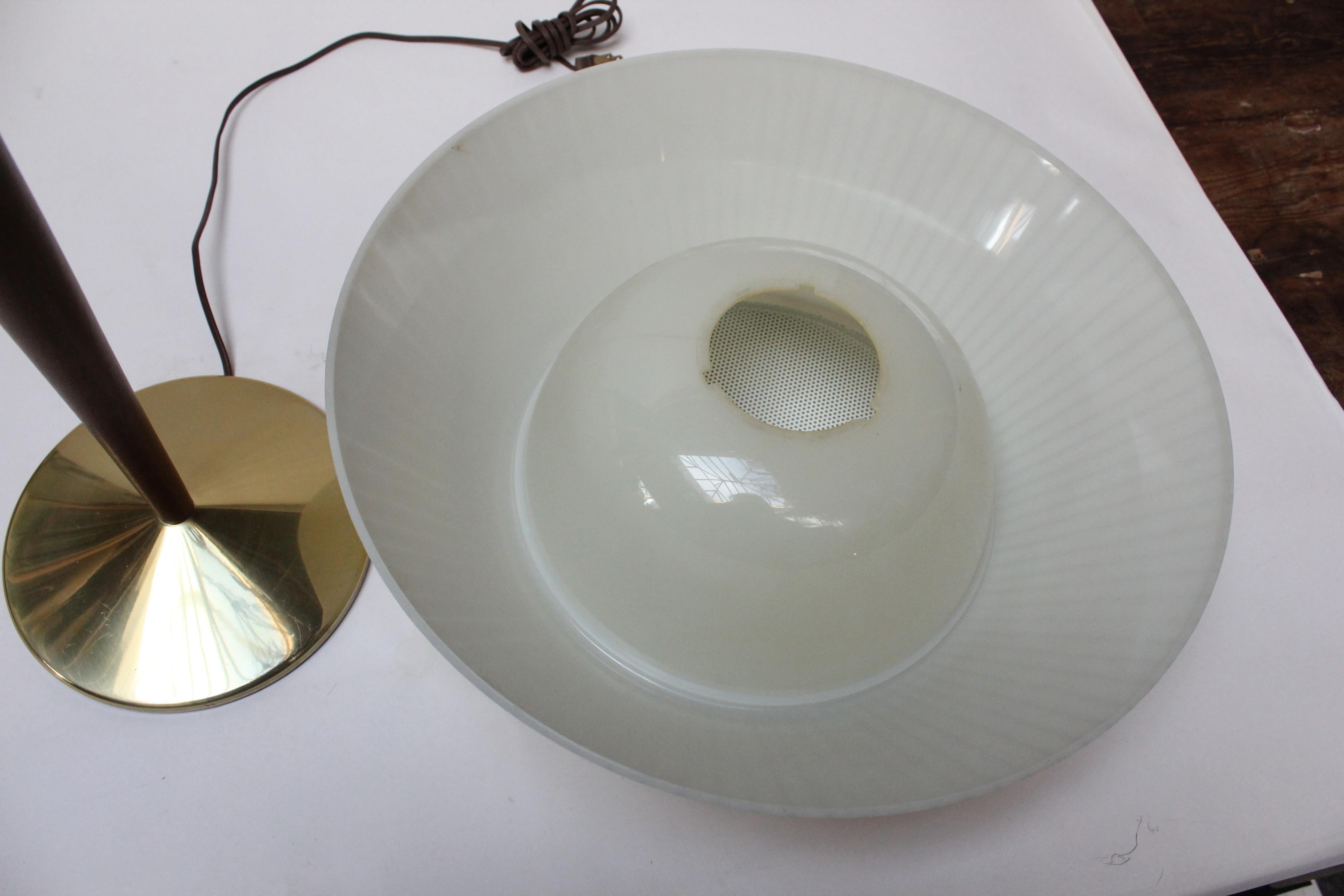 Mid-20th Century Gerald Thurston for Lightolier Walnut and Brass Table Lamp