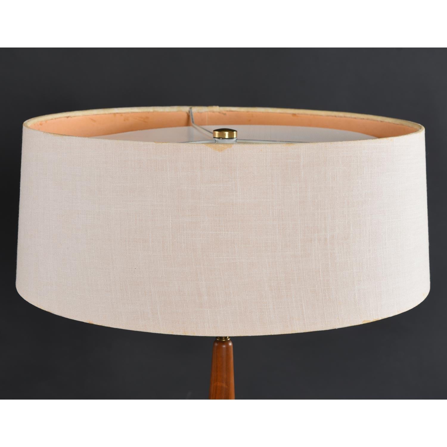 American Gerald Thurston for Lightolier Walnut and Brass Tapered Table Lamp
