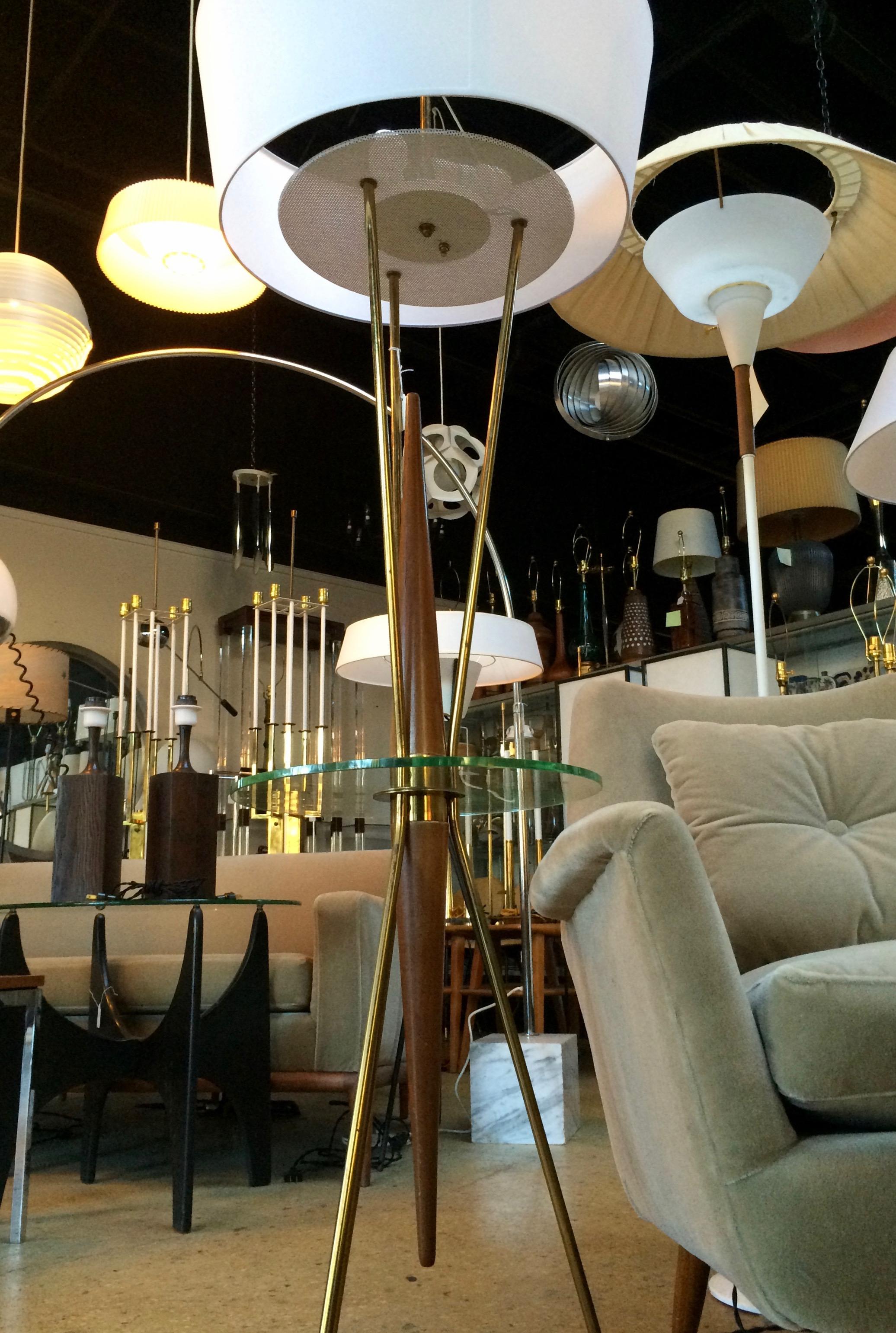 Gerald Thurston, Lightolier Style Walnut, Brass & Glass Side Table Floor Lamp For Sale 3