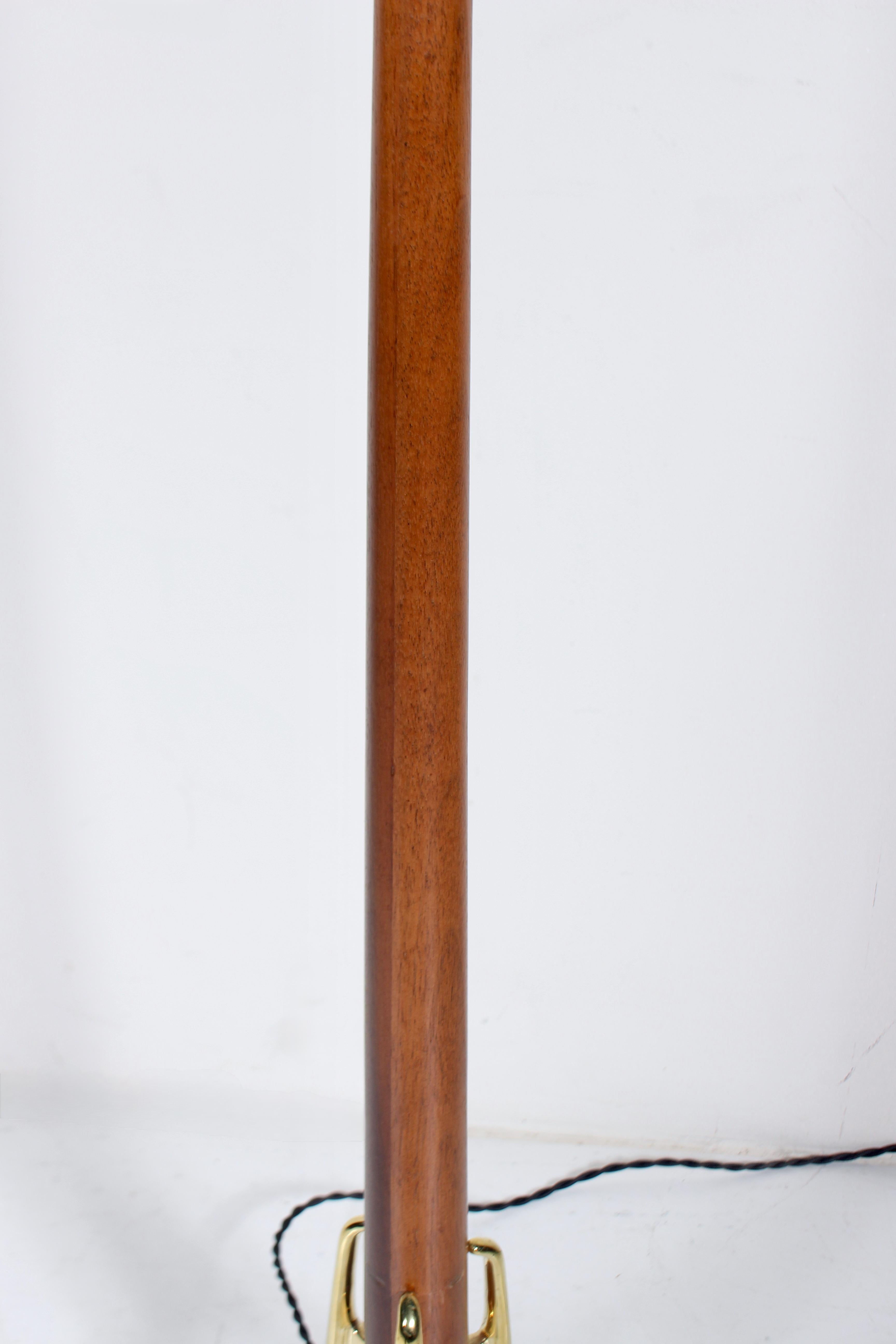 Gerald Thurston para Lightolier Lámpara de pie trípode de nogal y brillante, circa 1960 en venta 4