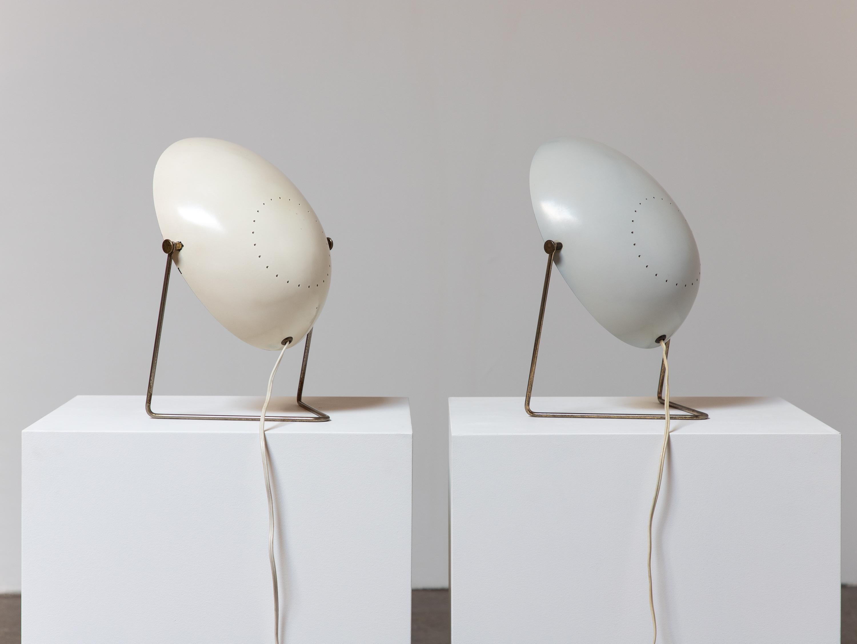 Weiße Cricketlampen von Gerald Thurston für Lightolier – Paar (20. Jahrhundert) im Angebot