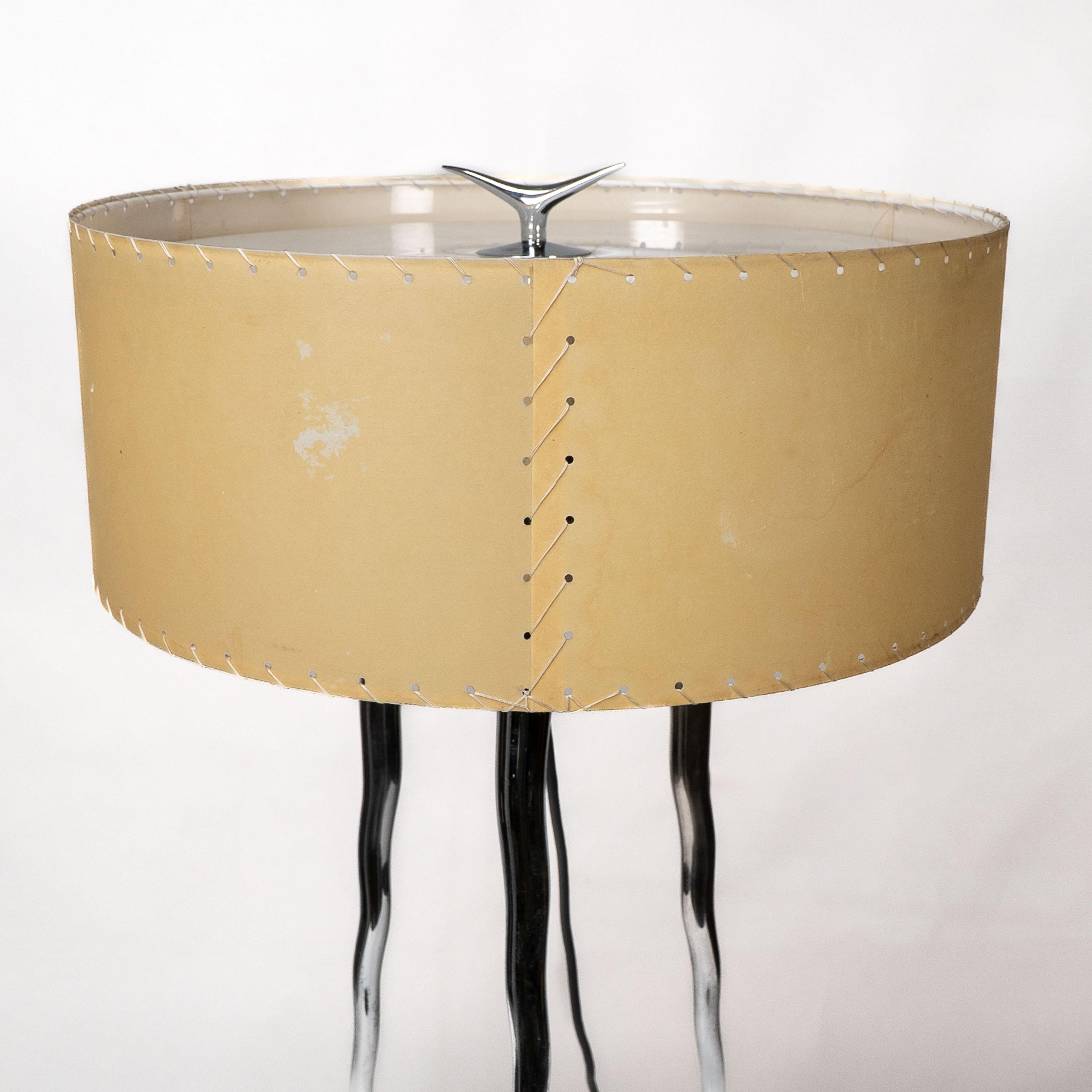 Gerald Thurston dans le style de. Lampe de table tripode en acier poli du milieu du siècle dernier en vente 2