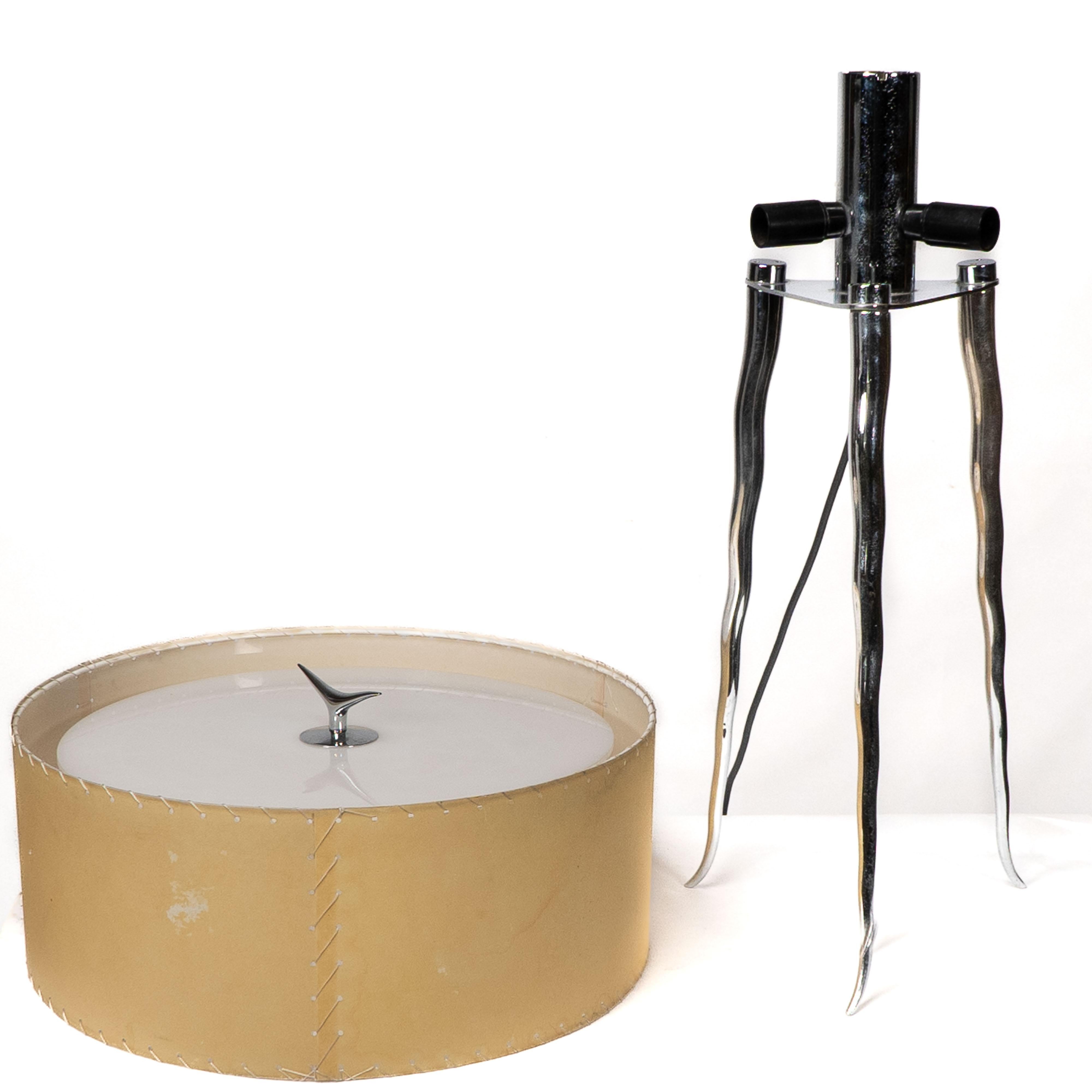 Gerald Thurston dans le style de. Lampe de table tripode en acier poli du milieu du siècle dernier en vente 4