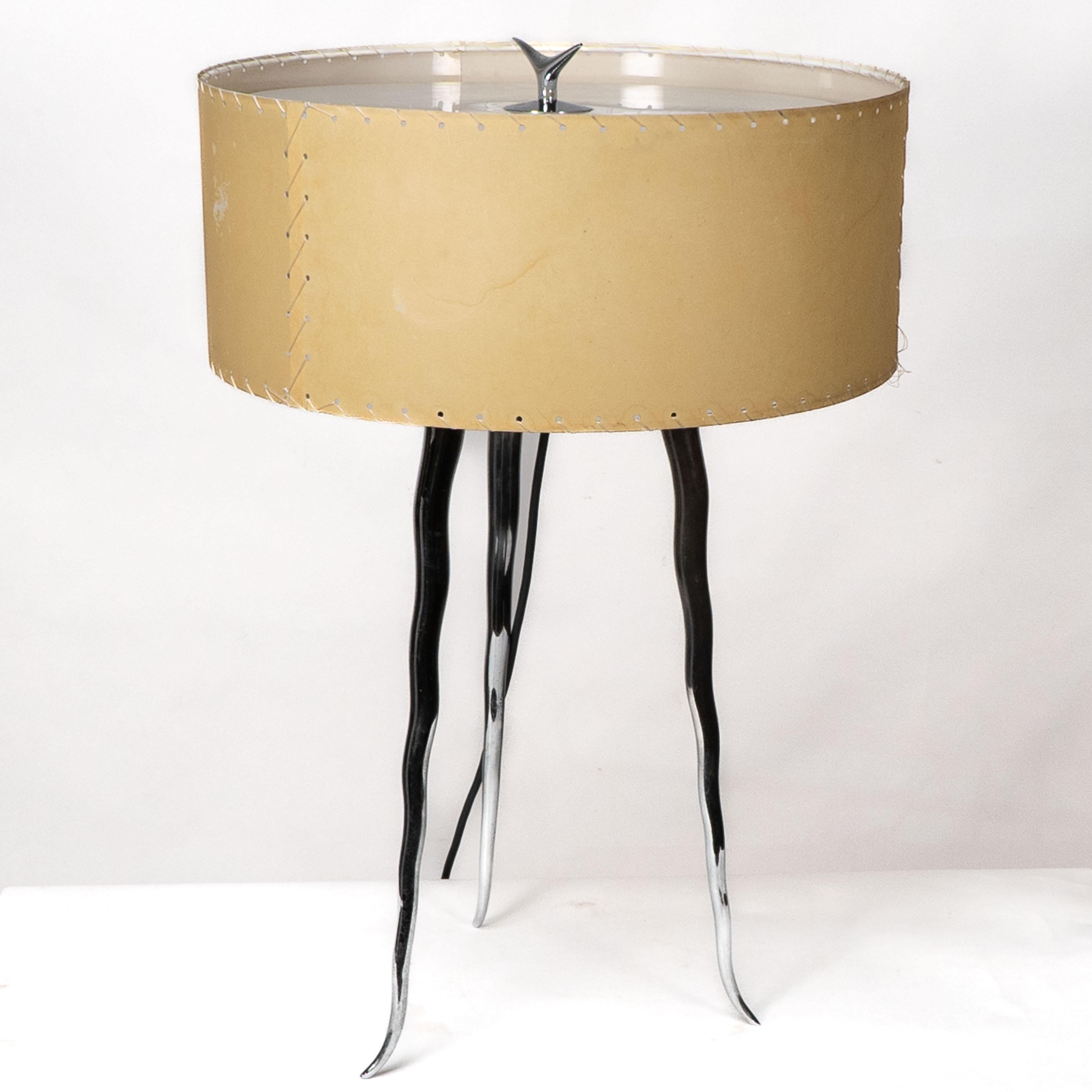 Gerald Thurston dans le style de. Lampe de table tripode en acier poli du milieu du siècle dernier Bon état - En vente à London, GB