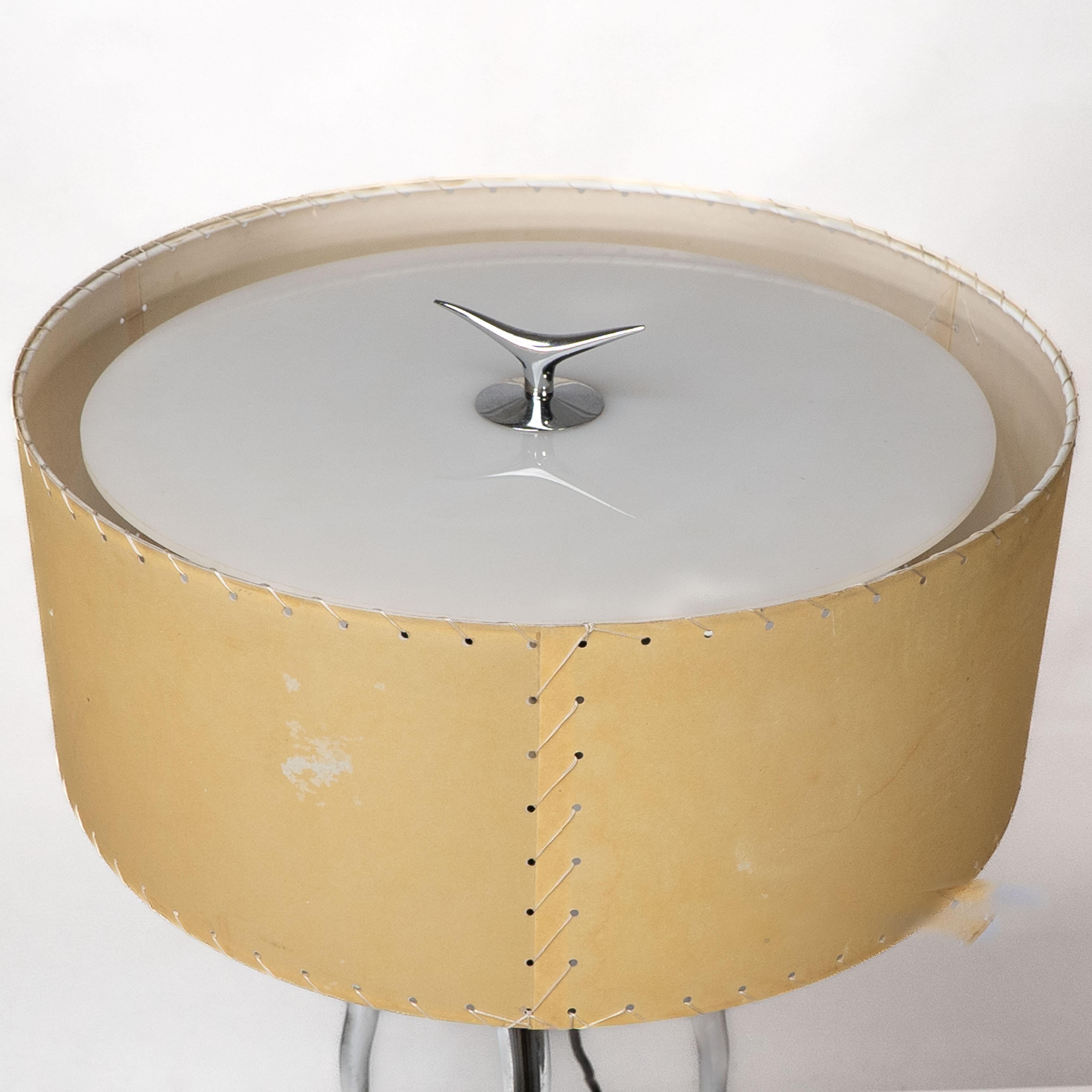 Fin du 20e siècle Gerald Thurston dans le style de. Lampe de table tripode en acier poli du milieu du siècle dernier en vente