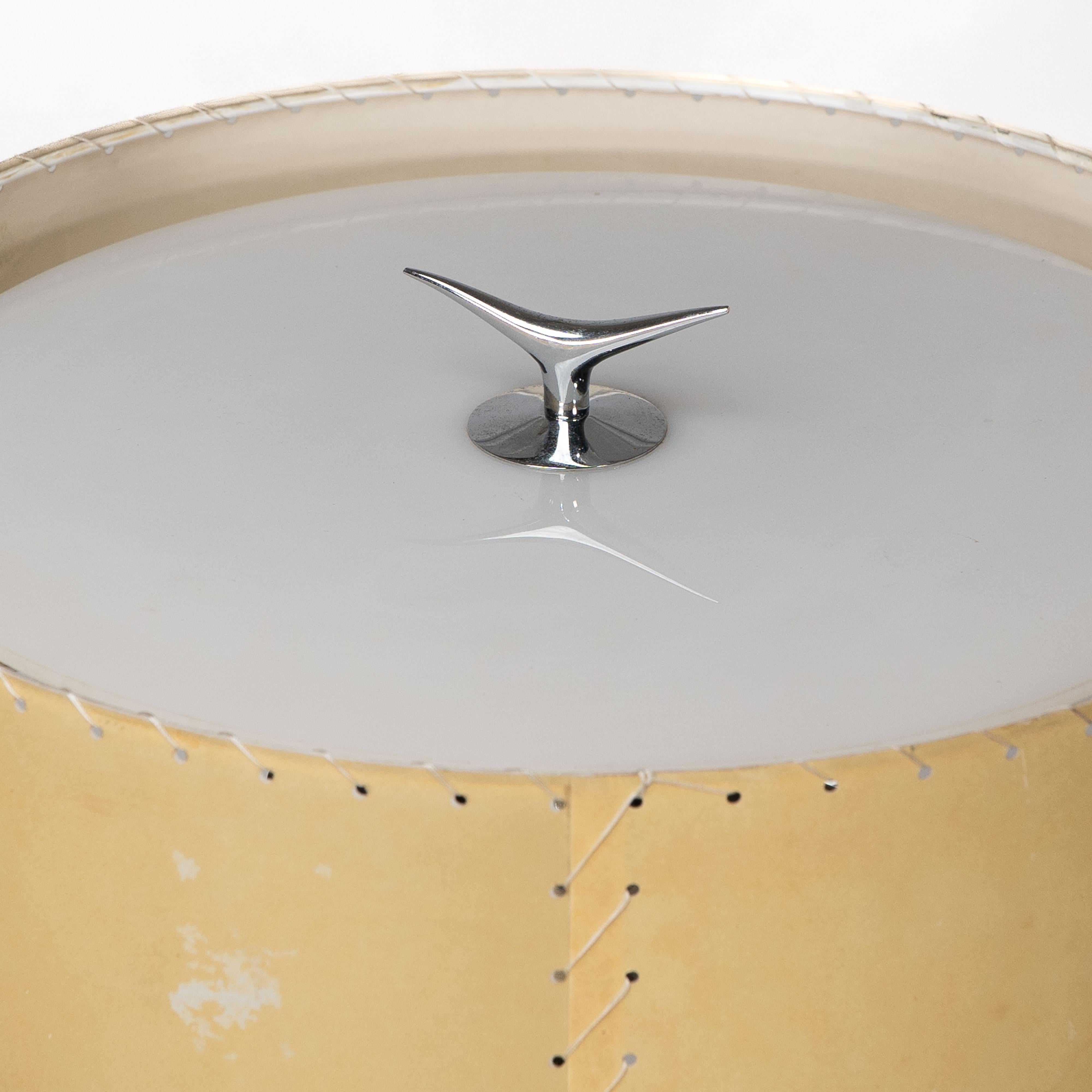 Gerald Thurston dans le style de. Lampe de table tripode en acier poli du milieu du siècle dernier en vente 1
