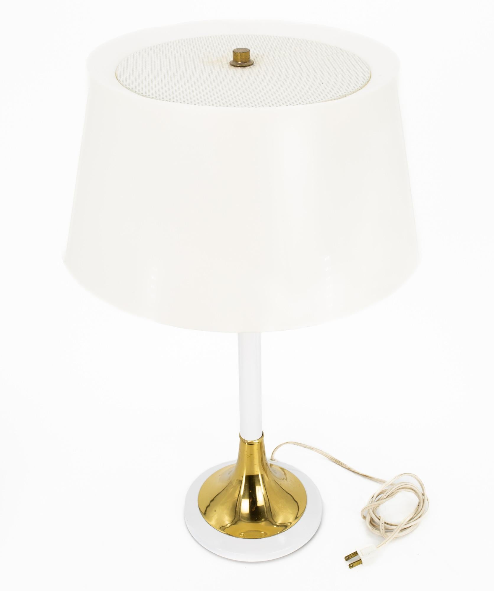 Gerald Thurston Mid Century White Aluminum and Brass Table Lamp  In Good Condition For Sale In Countryside, IL