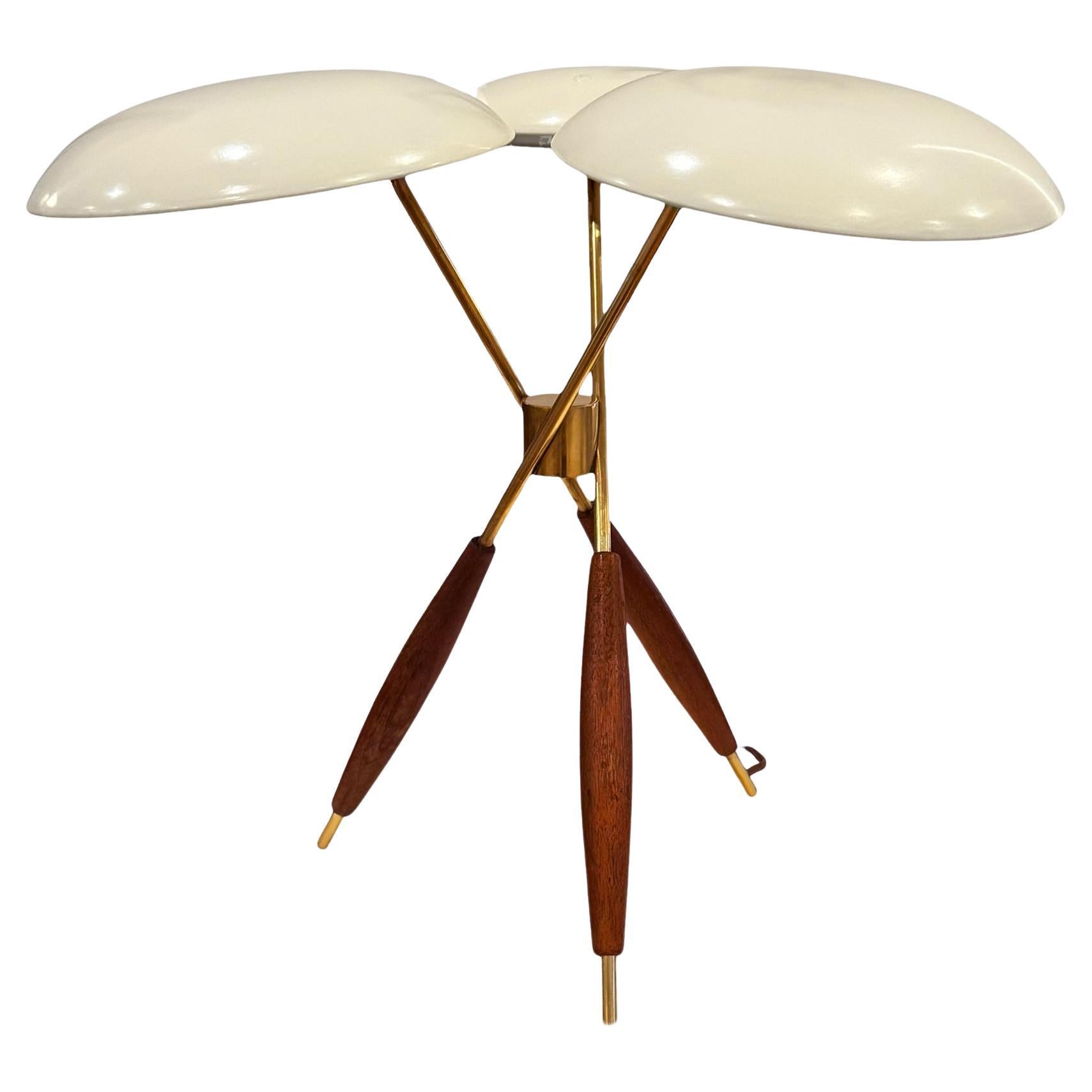 Gerald Thurston Mid-Century Modern 1950s Tripod Table Lamp in Walnut & Brass For Sale
