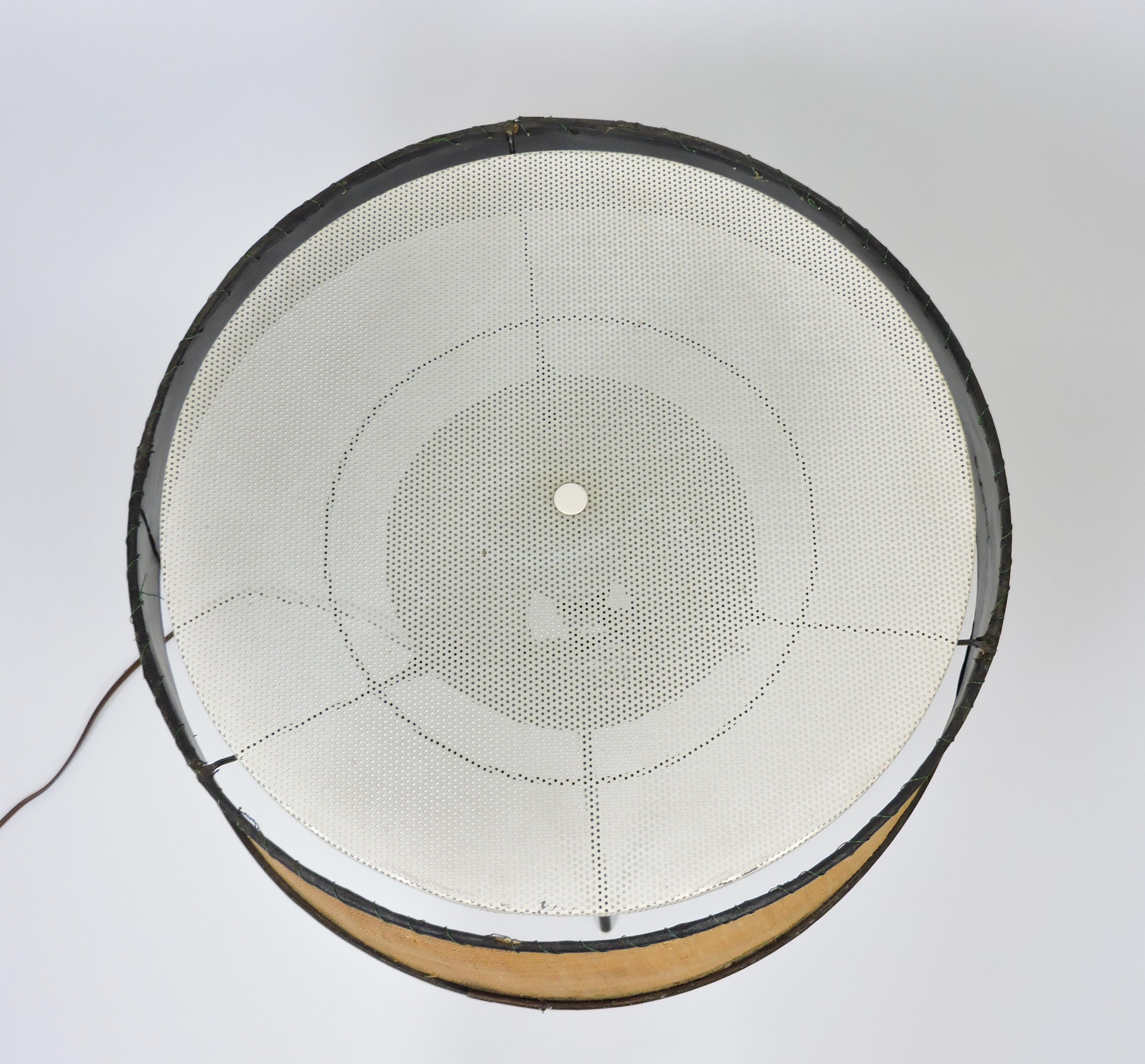 Gerald Thurston Mid Century Modern Tripod Table Lamp for Lightolier In Good Condition For Sale In Chesterfield, NJ