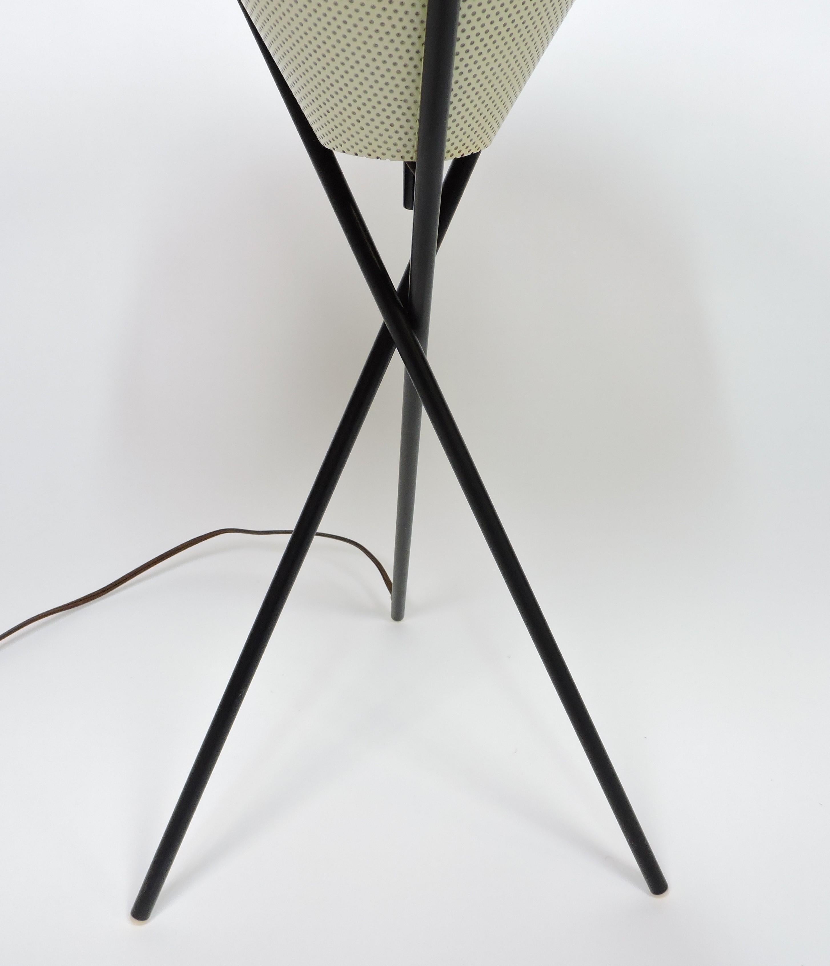 Gerald Thurston Mid Century Modern Tripod Table Lamp for Lightolier For Sale 1