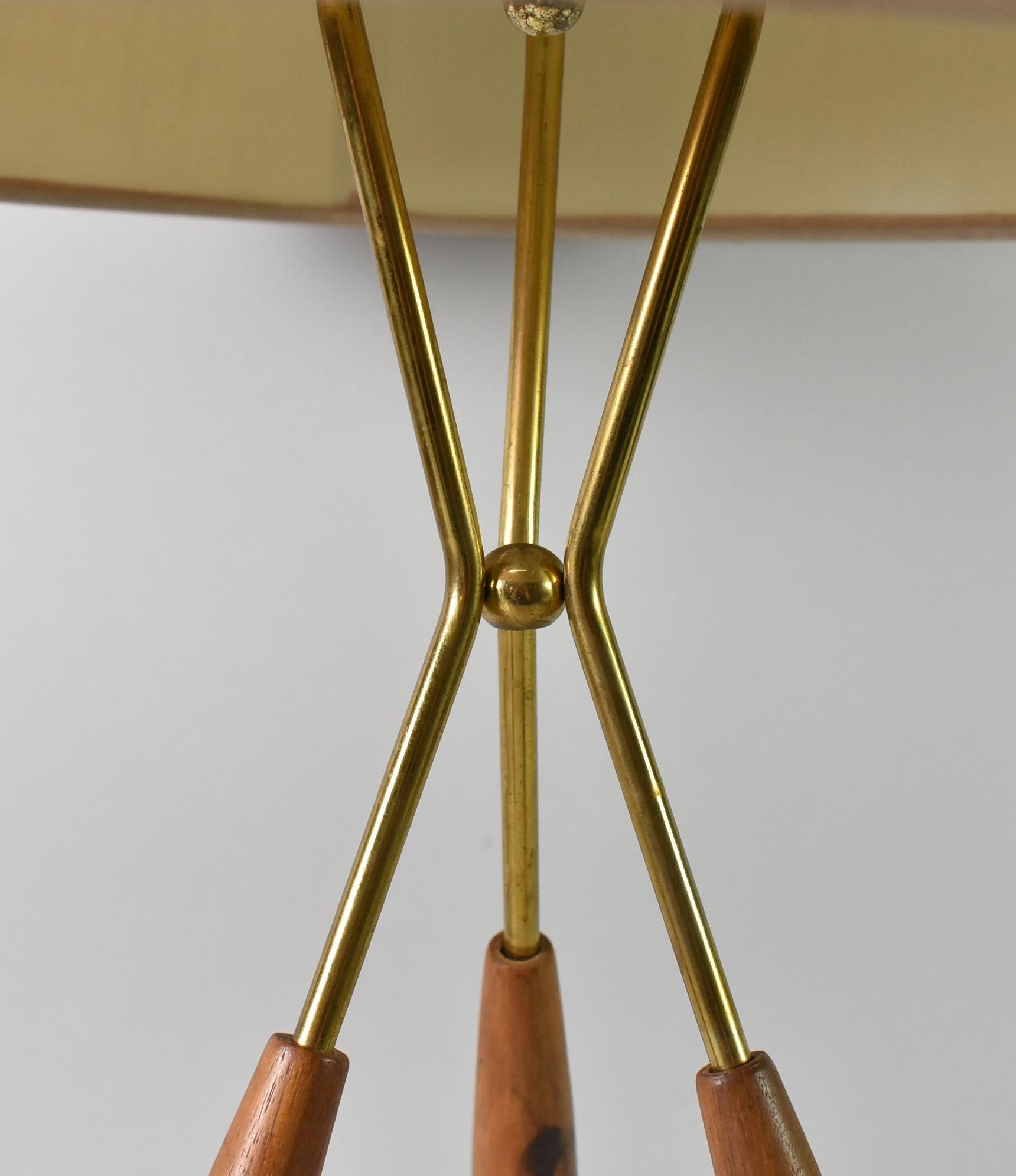 20th Century Gerald Thurston Mid-Century Modern Tripod Table Lamp For Sale