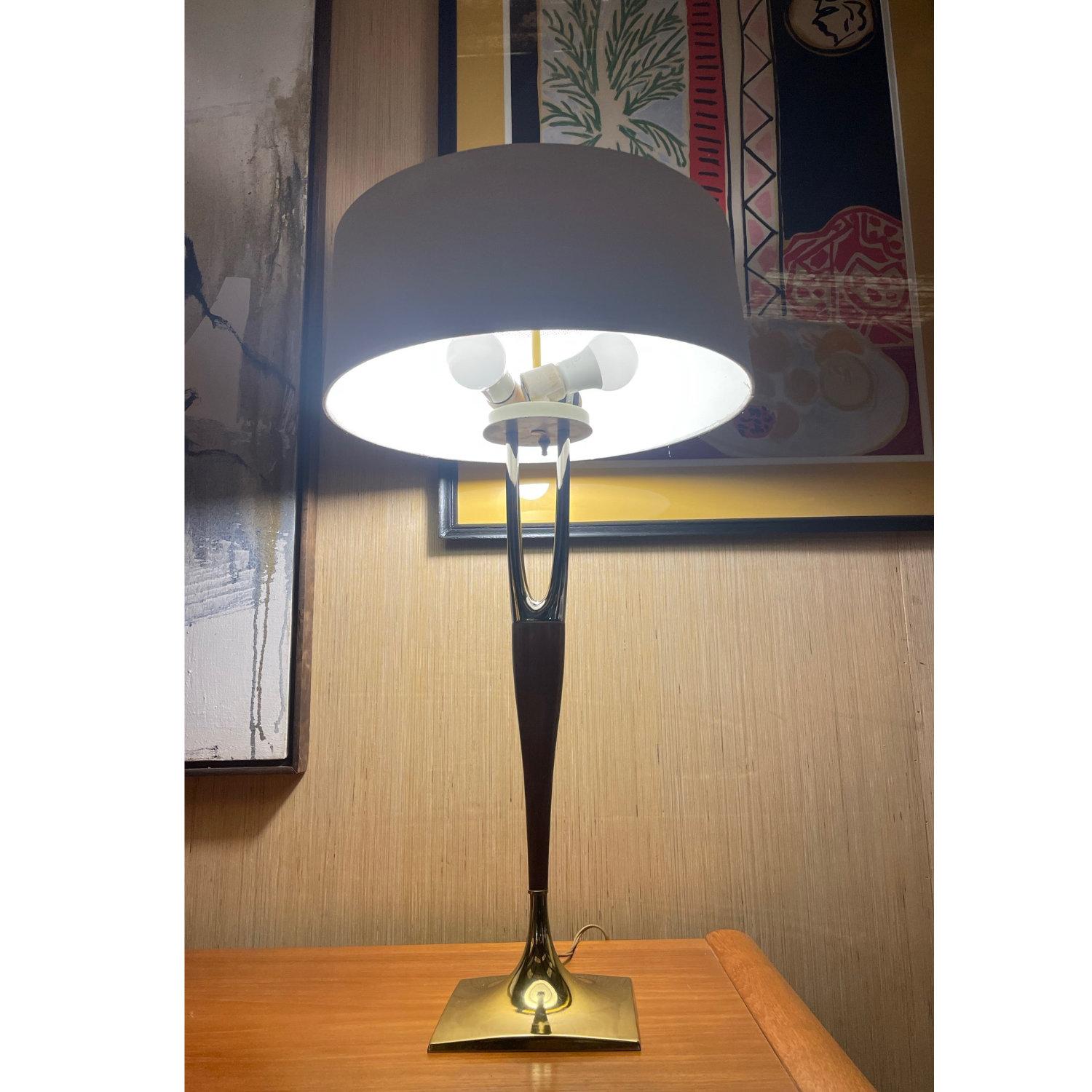 Rare opportunity to buy a Gerald Thurston wishbone lamp with the original period shade. The Thurston Wishbone lamp has become an iconic lamp of the Mid-Century Modern movement. The American made lamp features an elegant split fork “Wishbone” motif