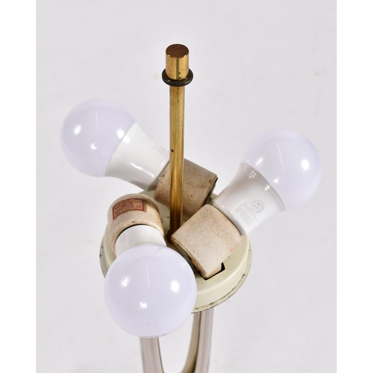 Lampe Gerald Thurston mi-siècle moderne à chevrons avec abat-jour d'origine en vente 2