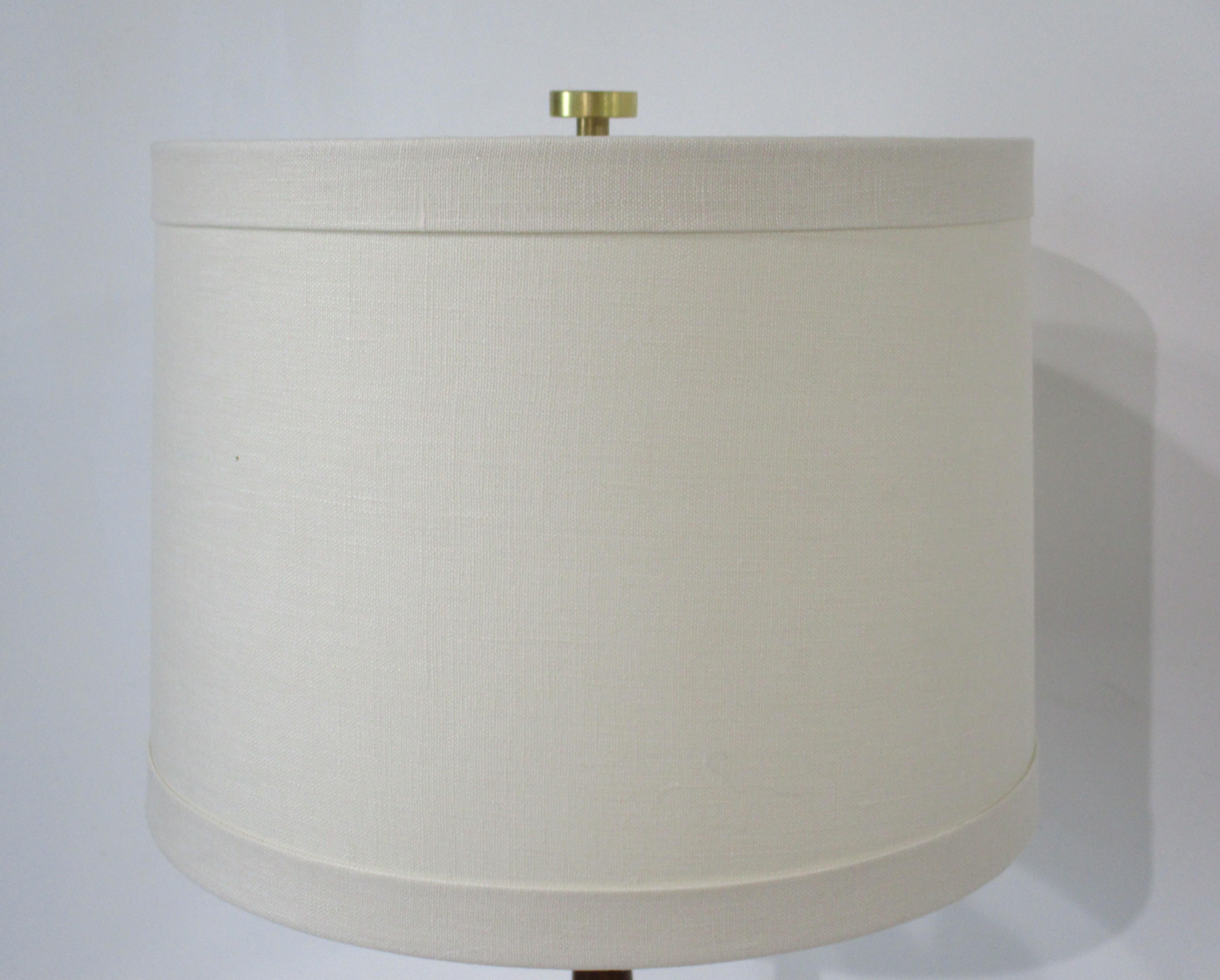 Gerald Thurston Mid Century Walnut Table Lamp for Lightolier For Sale 1