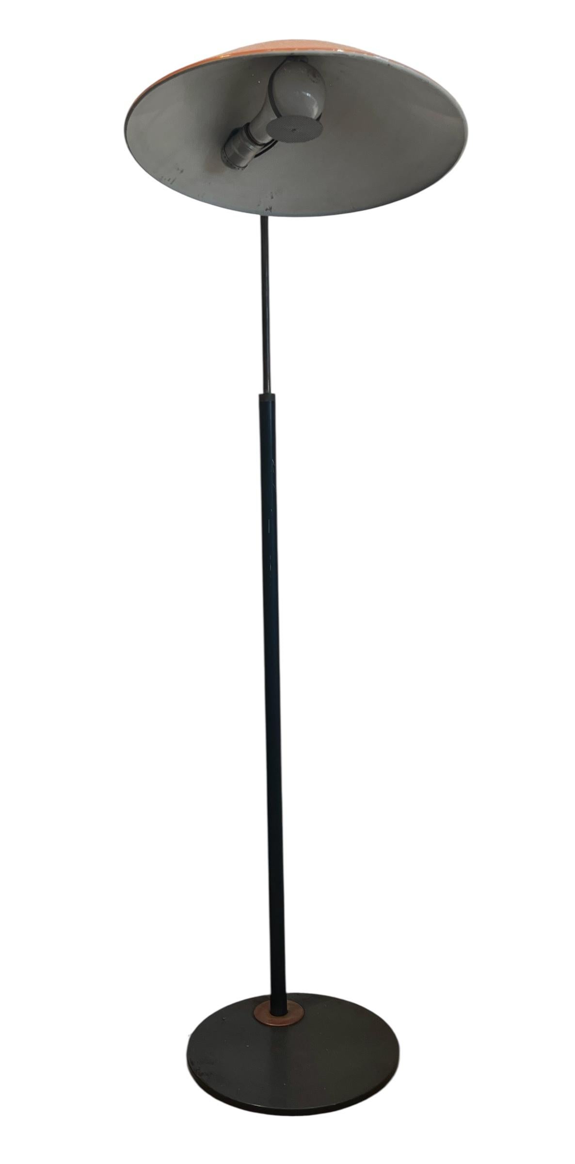 Gerald Thurston Orange Untersetzer Stehleuchte für Lightolier (amerikanisch) im Angebot