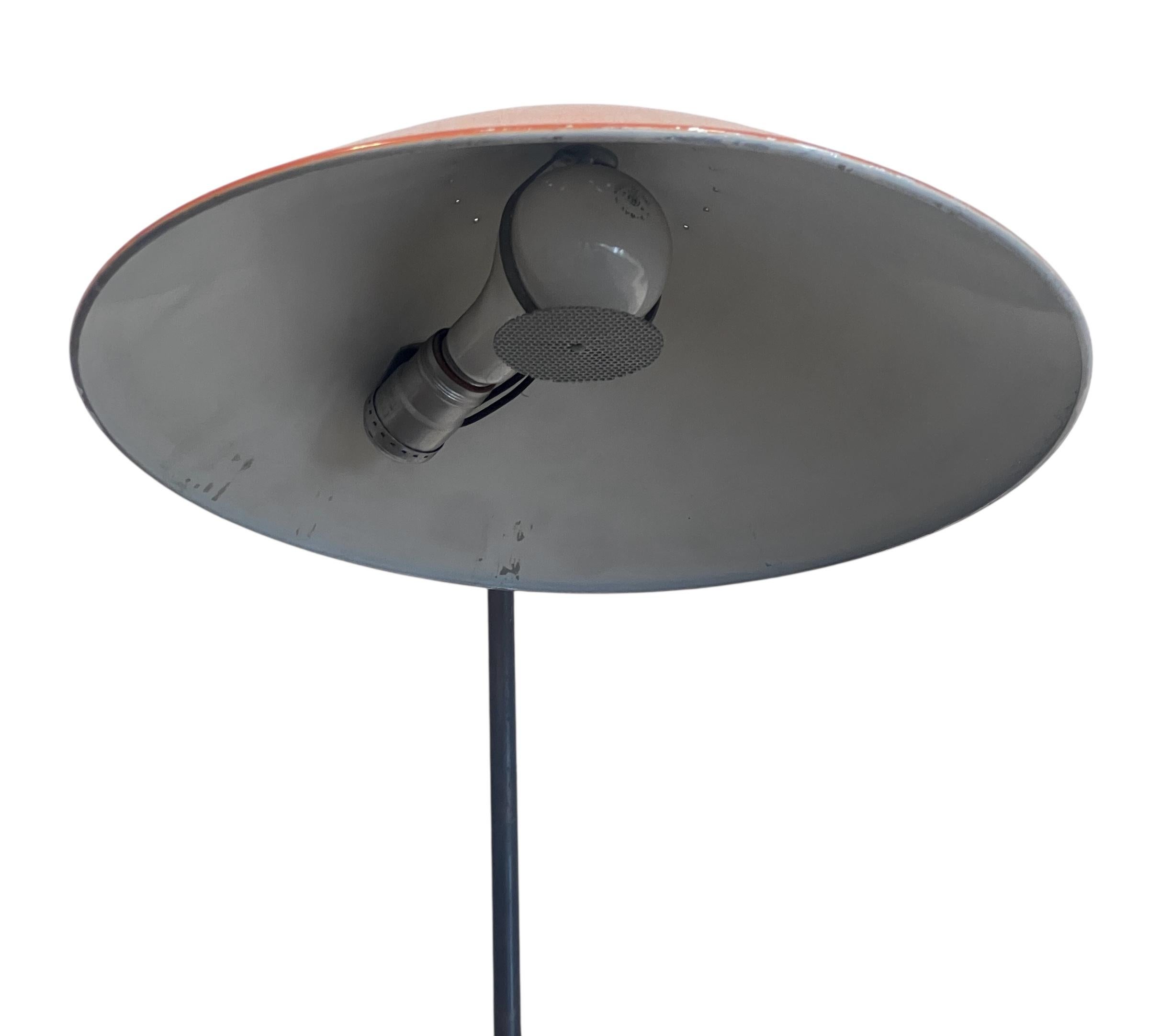 Gerald Thurston Orange Untersetzer Stehleuchte für Lightolier (Emailliert) im Angebot