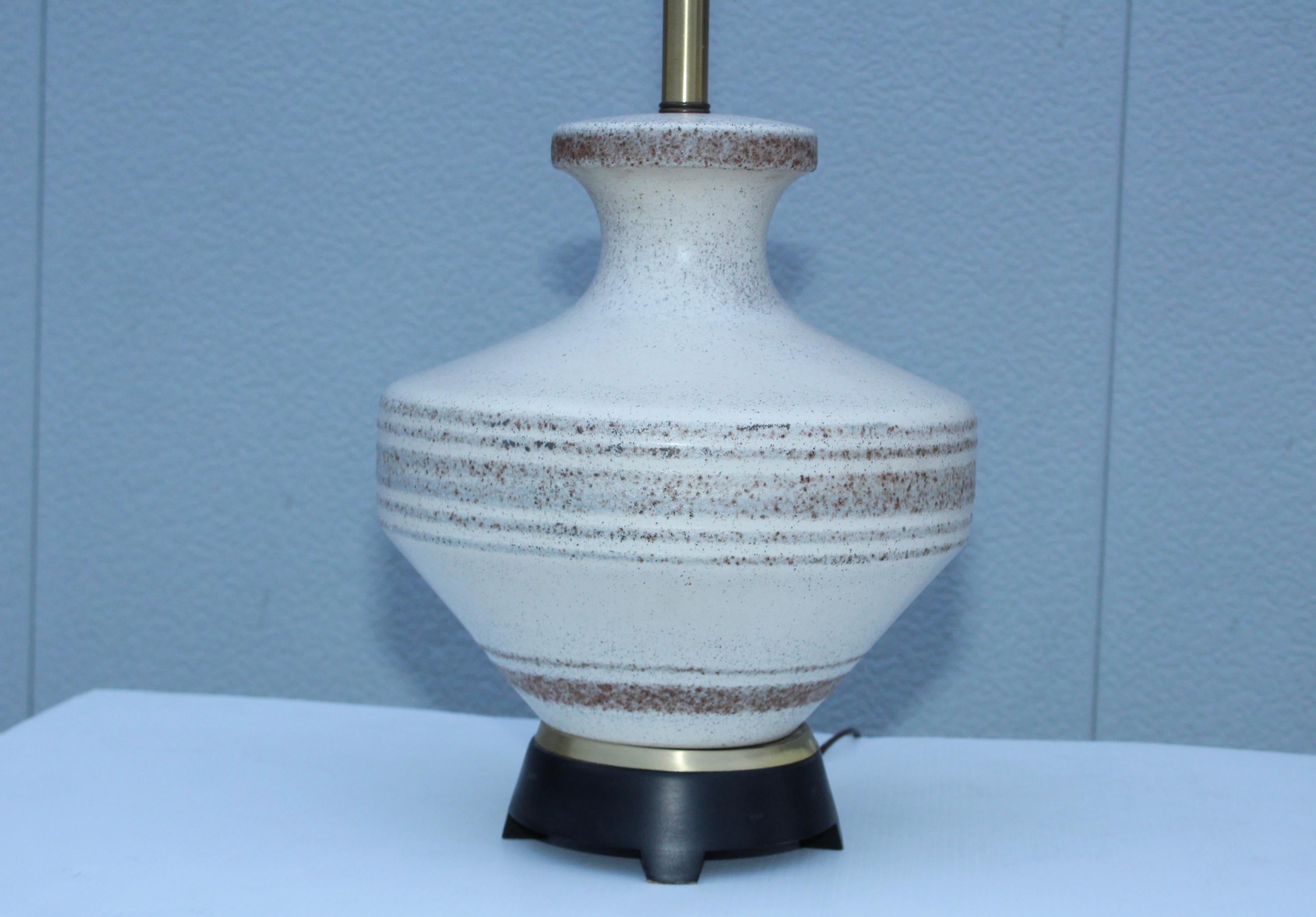 Mid-Century Modern Gerald Thurston Pottery Table Lamp For Sale