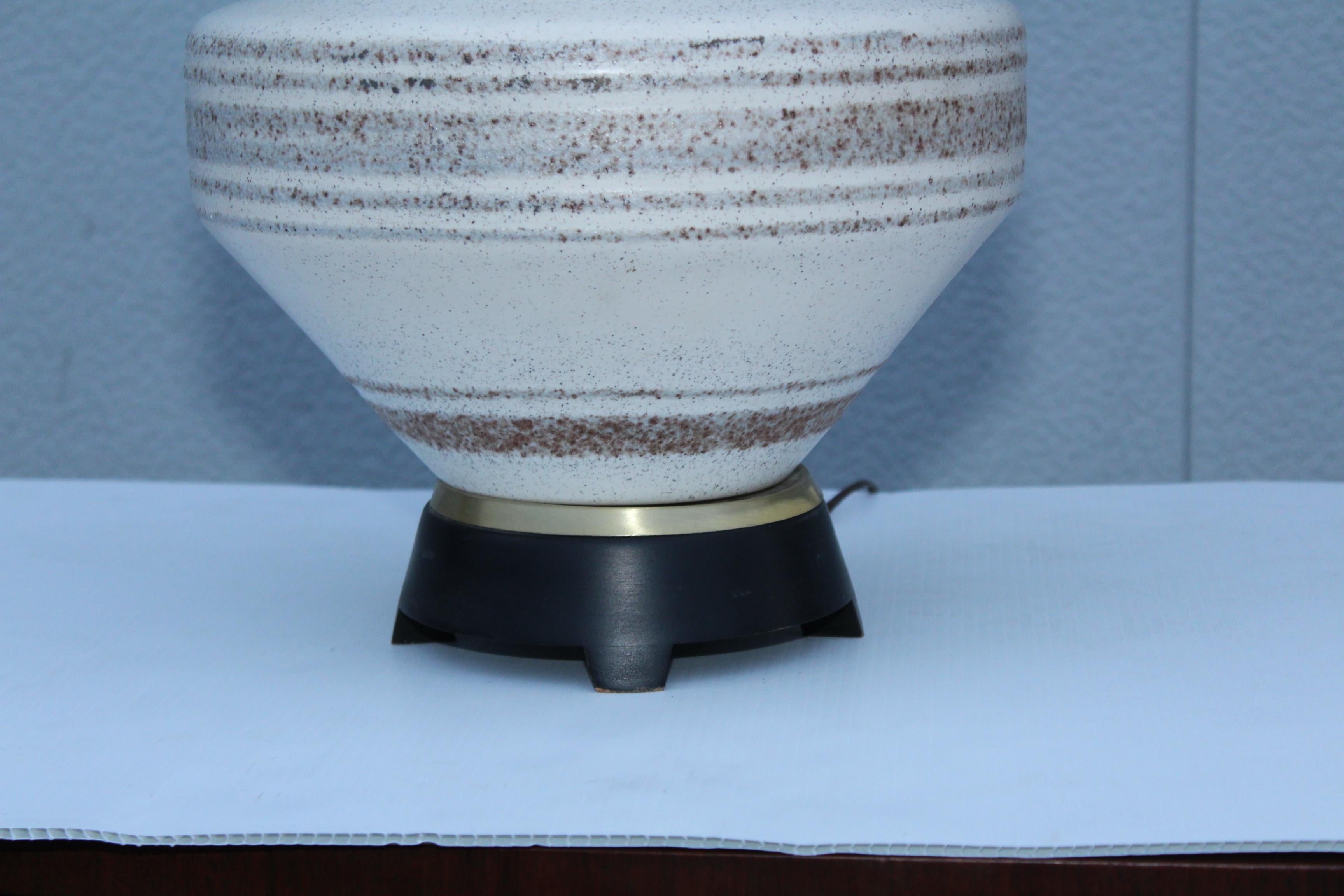 Gerald Thurston Pottery Table Lamp In Good Condition For Sale In New York, NY