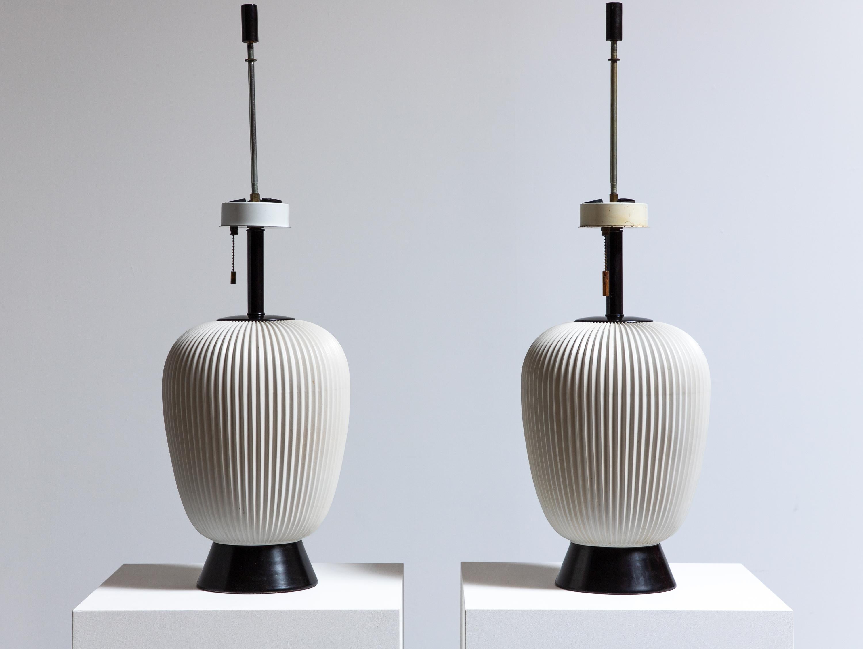 Post-Modern Gerald Thurston Ribbed Ceramic Table Lamps For Sale