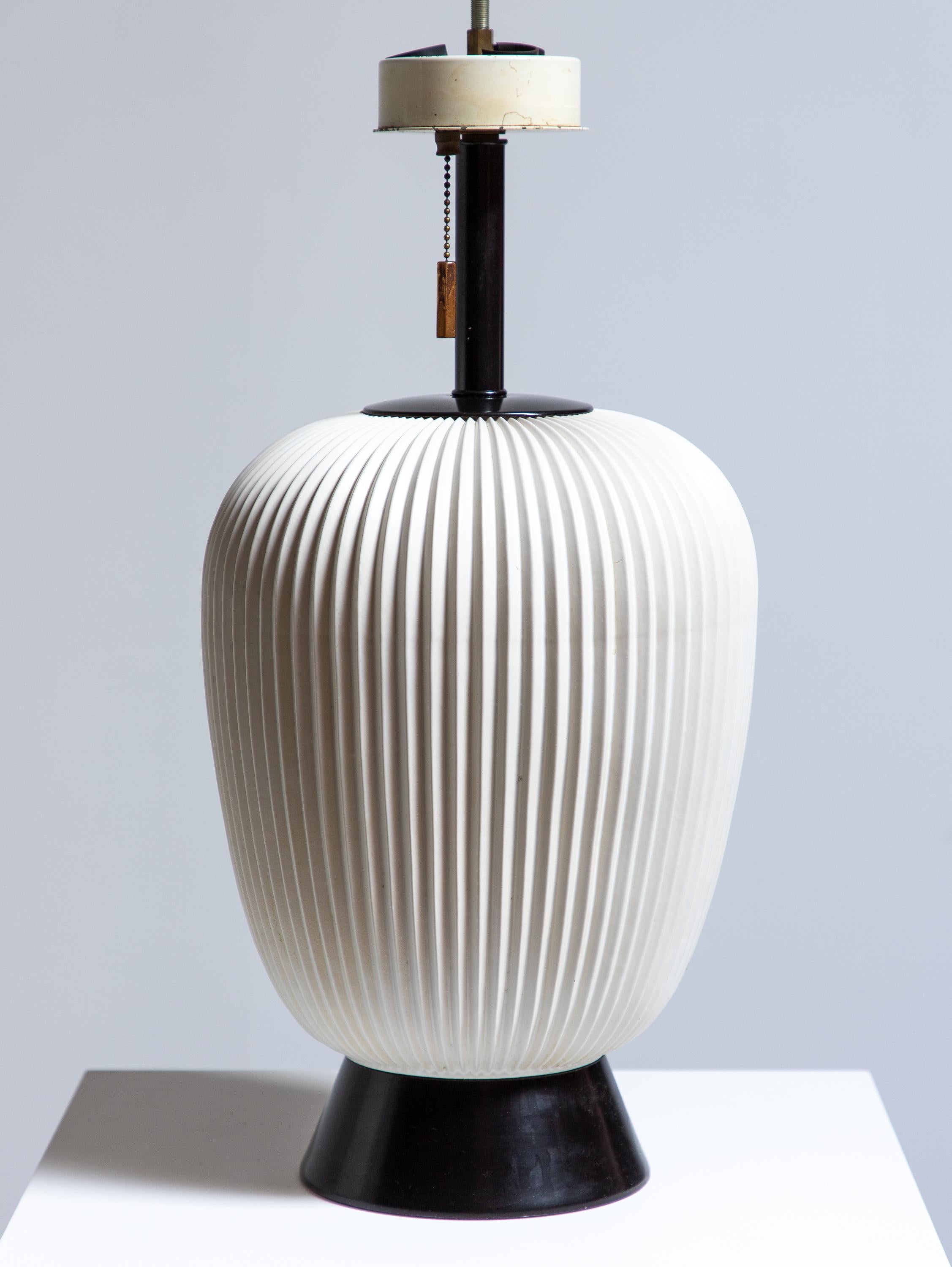 Gerald Thurston Ribbed Ceramic Table Lamps In Good Condition For Sale In Brooklyn, NY
