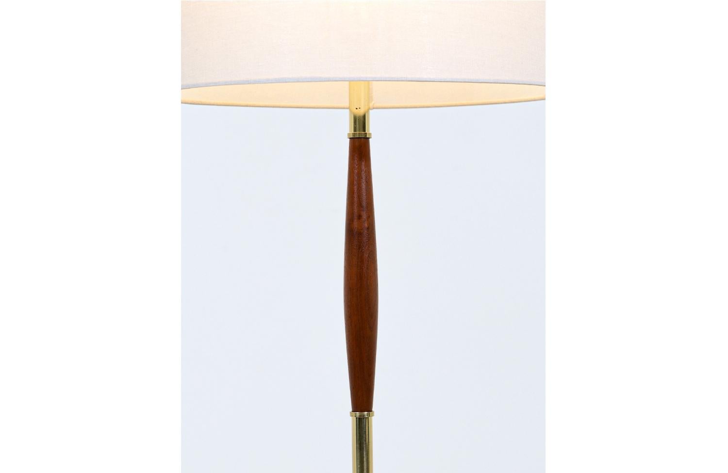 Mid-20th Century Expertly Restored - Gerald Thurston Sculpted Brass & Walnut Tripod Table Lamp