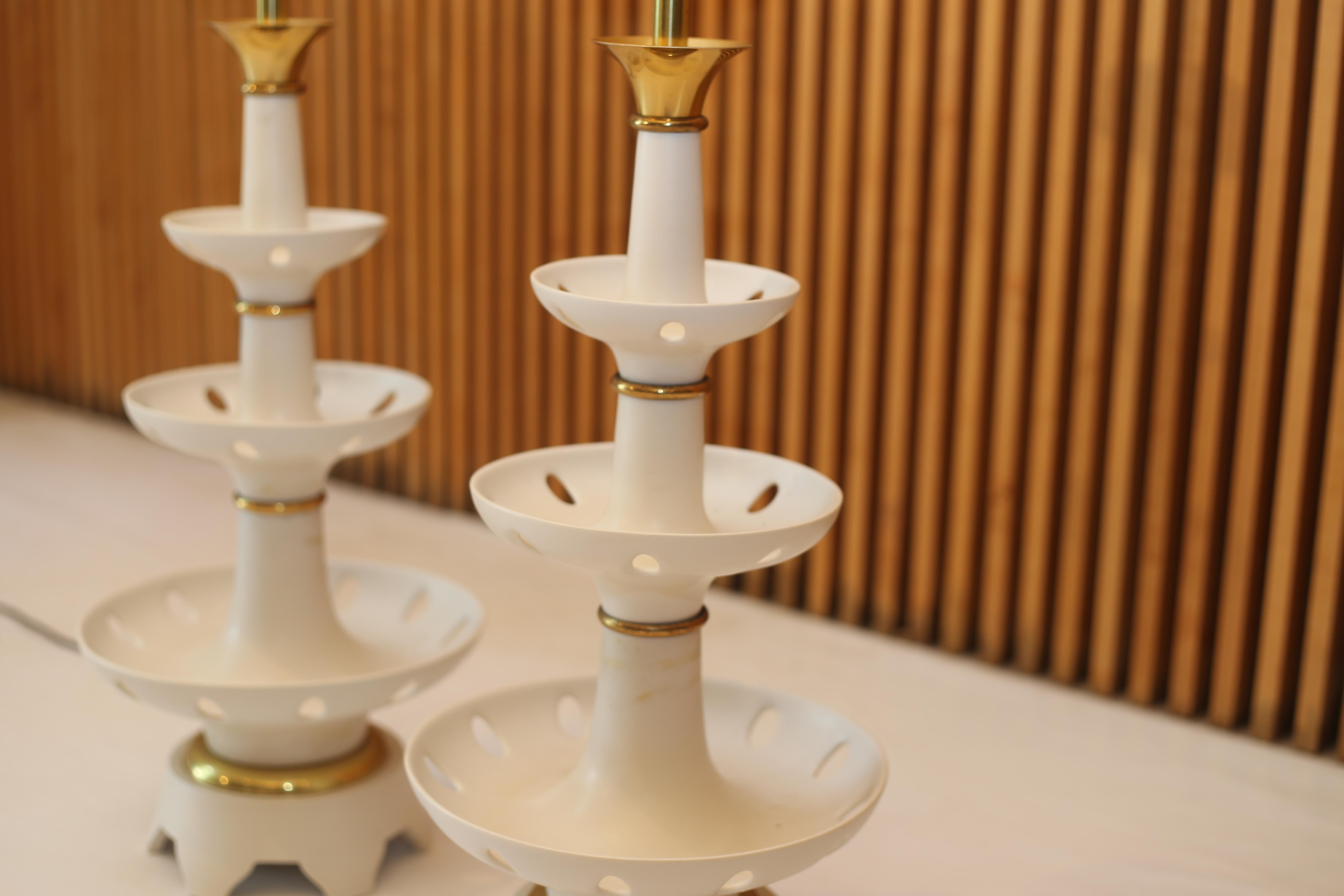 Gerald Thurston Tall Ceramic Tiered Lamps, a Pair In Good Condition In Southampton, NJ