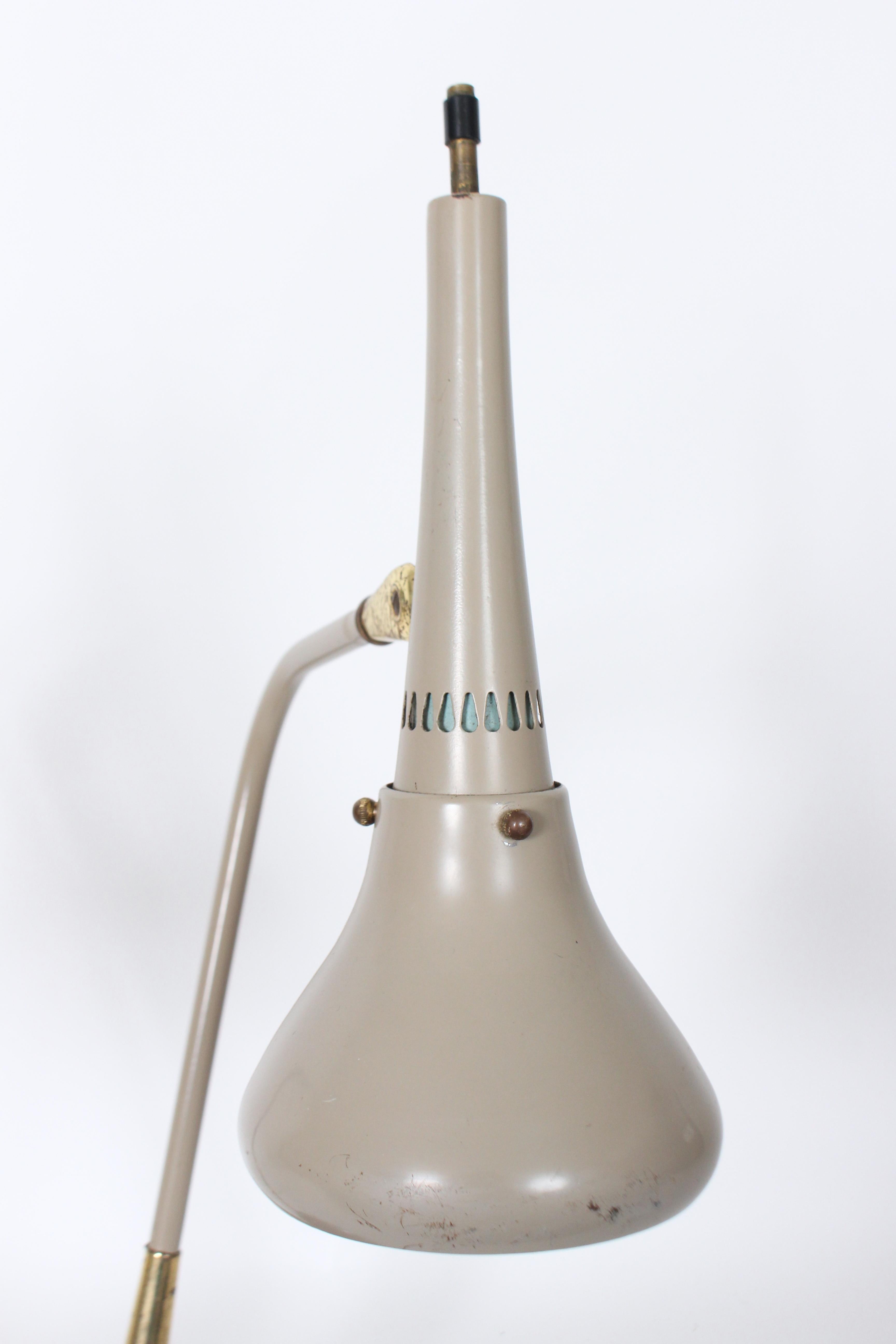 Lampada da scrivania a doppio cono in ottone e smalto grigio di Gerald Thurston, CIRCA 1960 in vendita 3