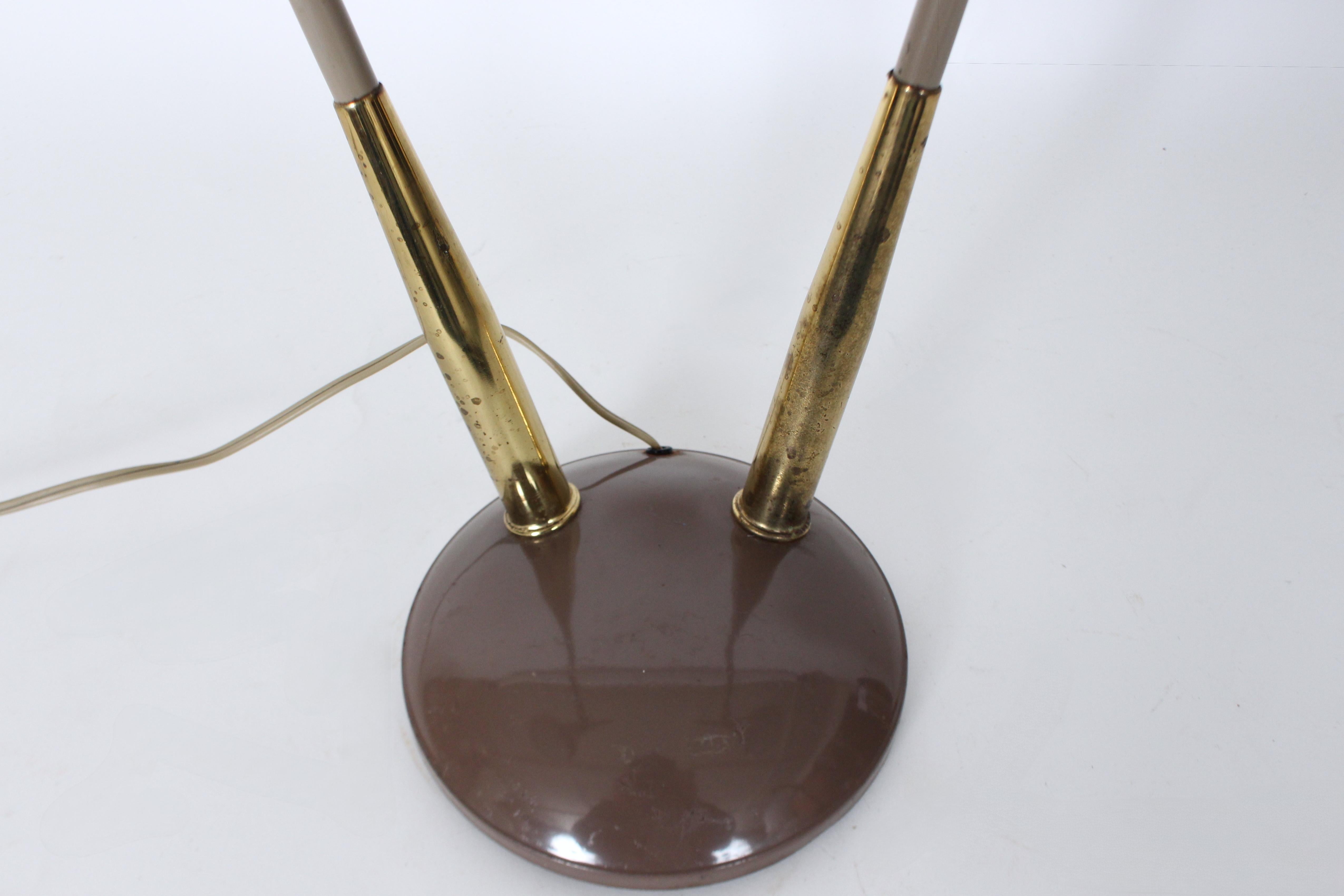 Lampada da scrivania a doppio cono in ottone e smalto grigio di Gerald Thurston, CIRCA 1960 in vendita 9