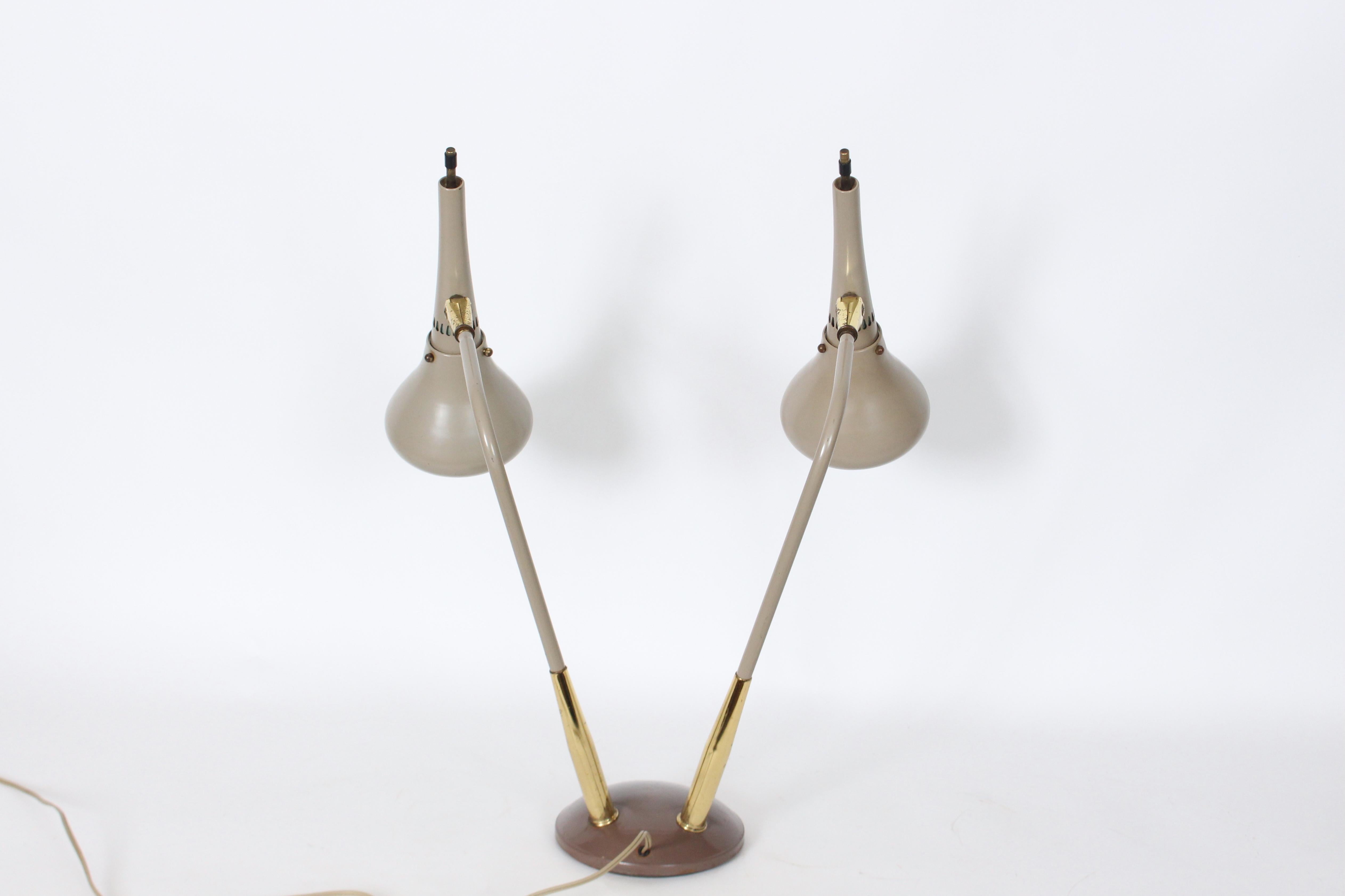 Americano Lampada da scrivania a doppio cono in ottone e smalto grigio di Gerald Thurston, CIRCA 1960 in vendita