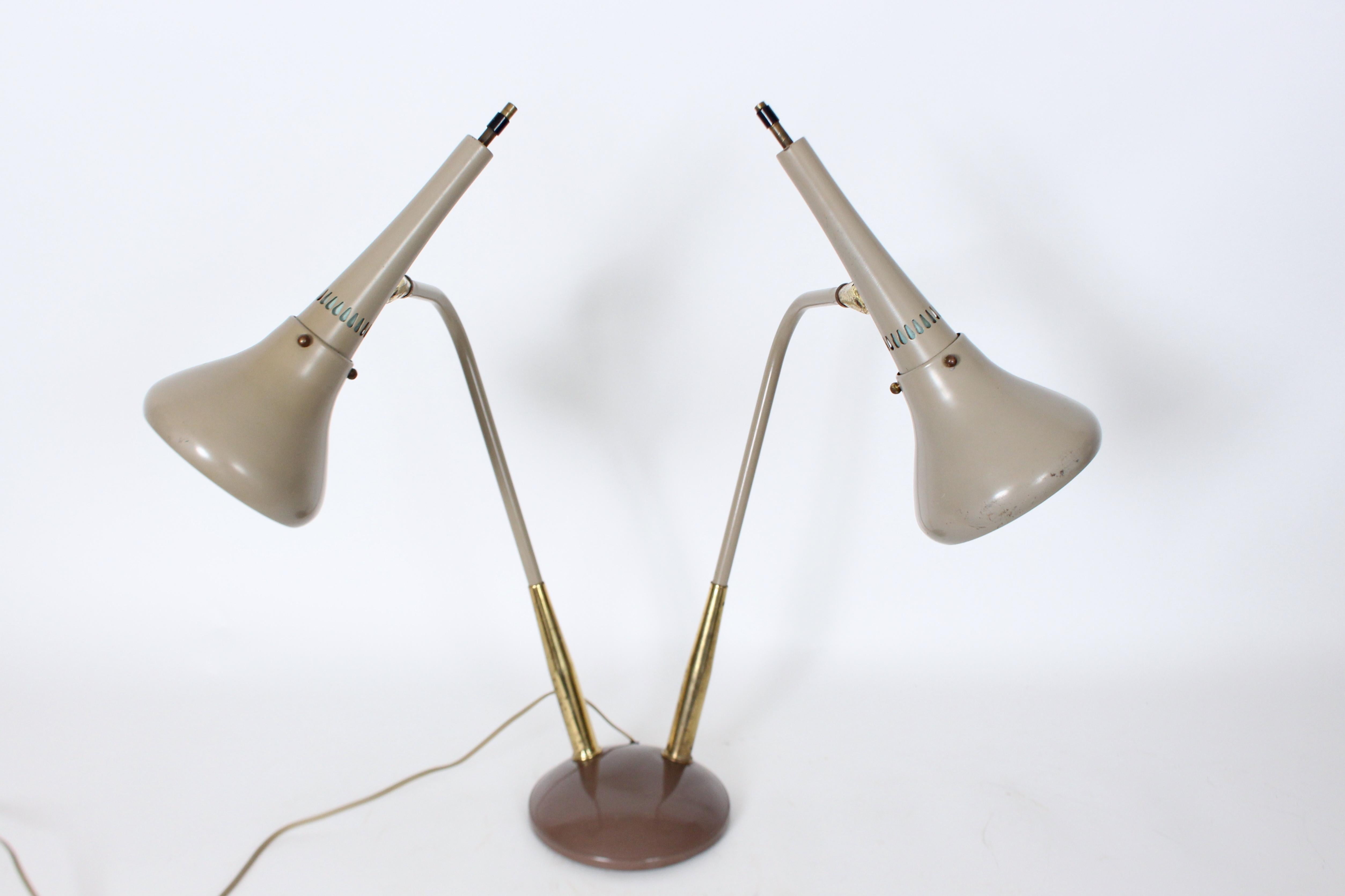 Smaltato Lampada da scrivania a doppio cono in ottone e smalto grigio di Gerald Thurston, CIRCA 1960 in vendita